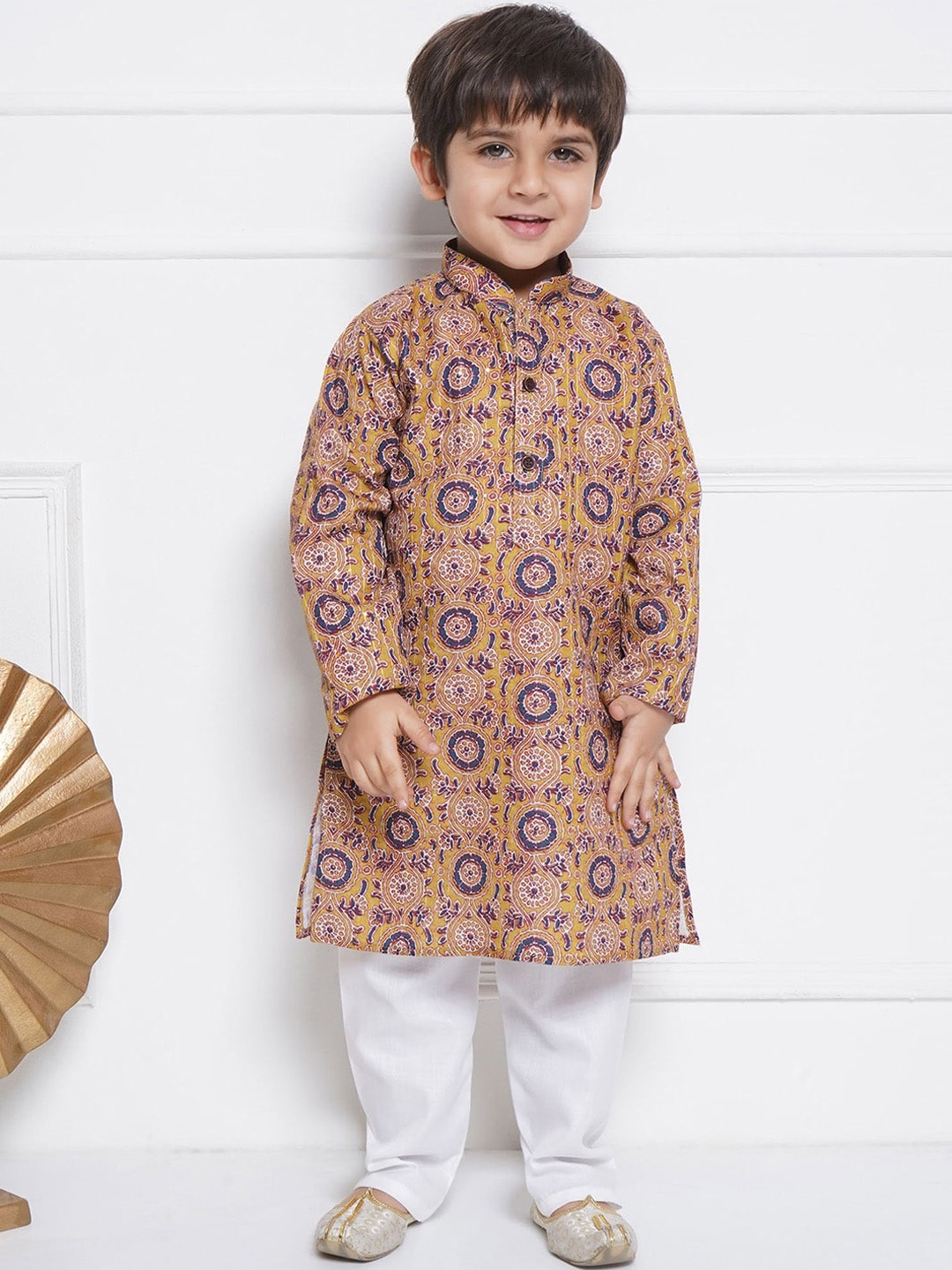 

Aj DEZInES Boys Floral Printed Straight Mandarin Collar Pure Cotton Kurta With Pyjama, Mustard