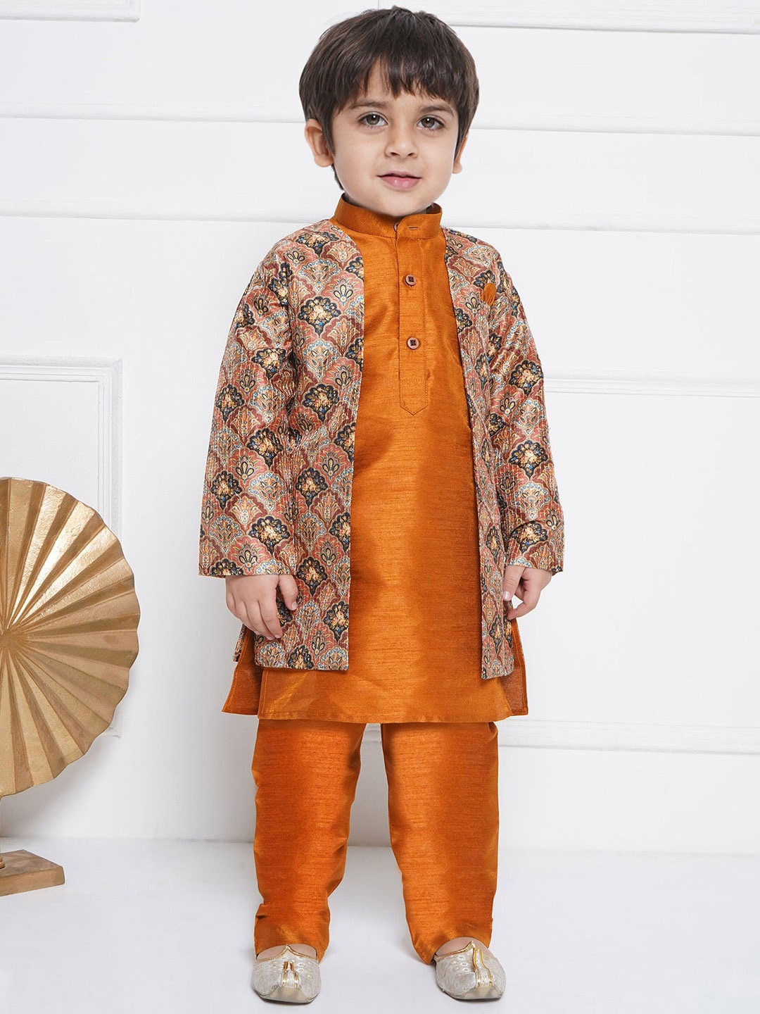 

Aj DEZInES Boys Floral Embroidered Mandarin Collar Straight Kurta With Pyjama, Rust