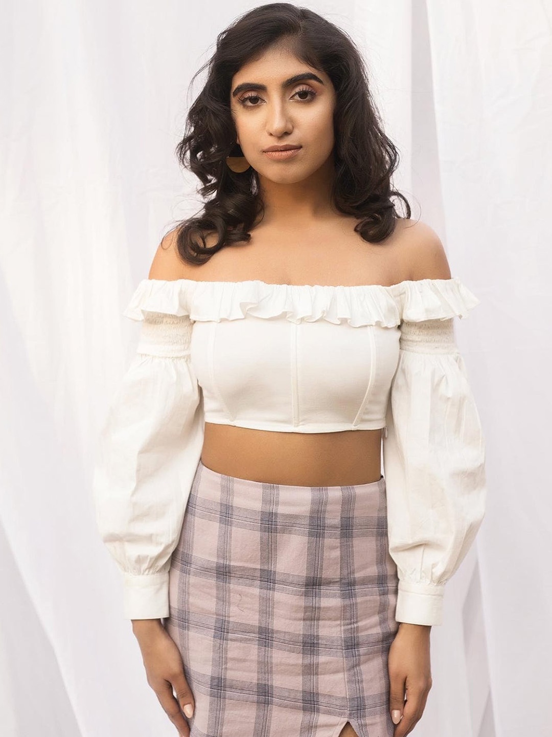 

Lea Clothing Co. Off-Shoulder Cuffed Sleeves Cotton Fitted Crop Top, White