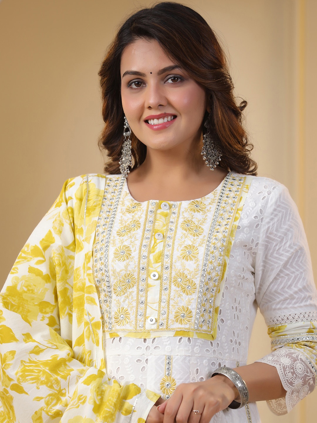 

Vishudh White Floral Self Design Thread Work Kurta with Trousers & Dupatta