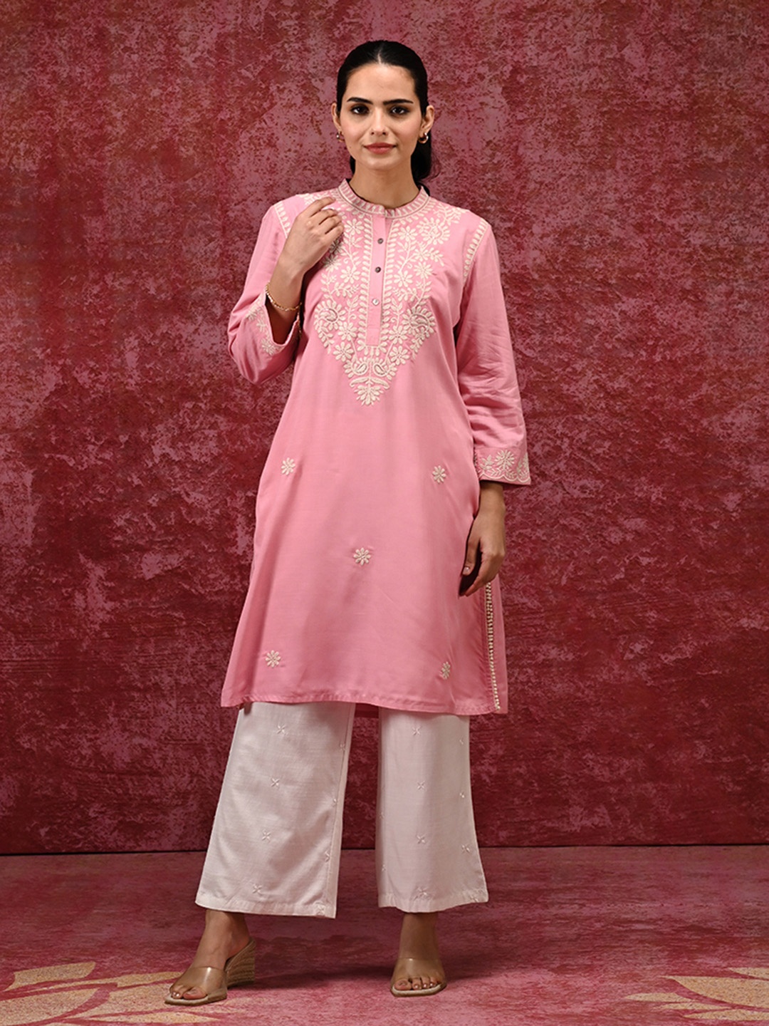 

Lakshita Women Ethnic Motifs Embroidered Thread Work Kurta, Pink