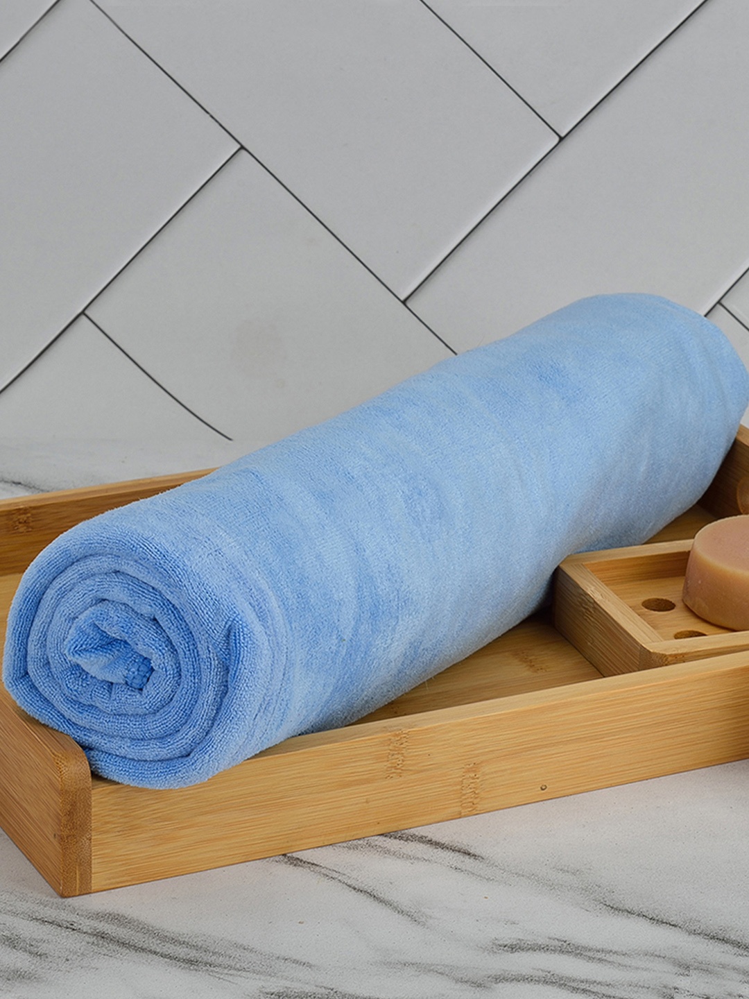

Aura Blue Microfiber 400 GSM Absorbent UltraSoft Anti-Fade Bath Towel