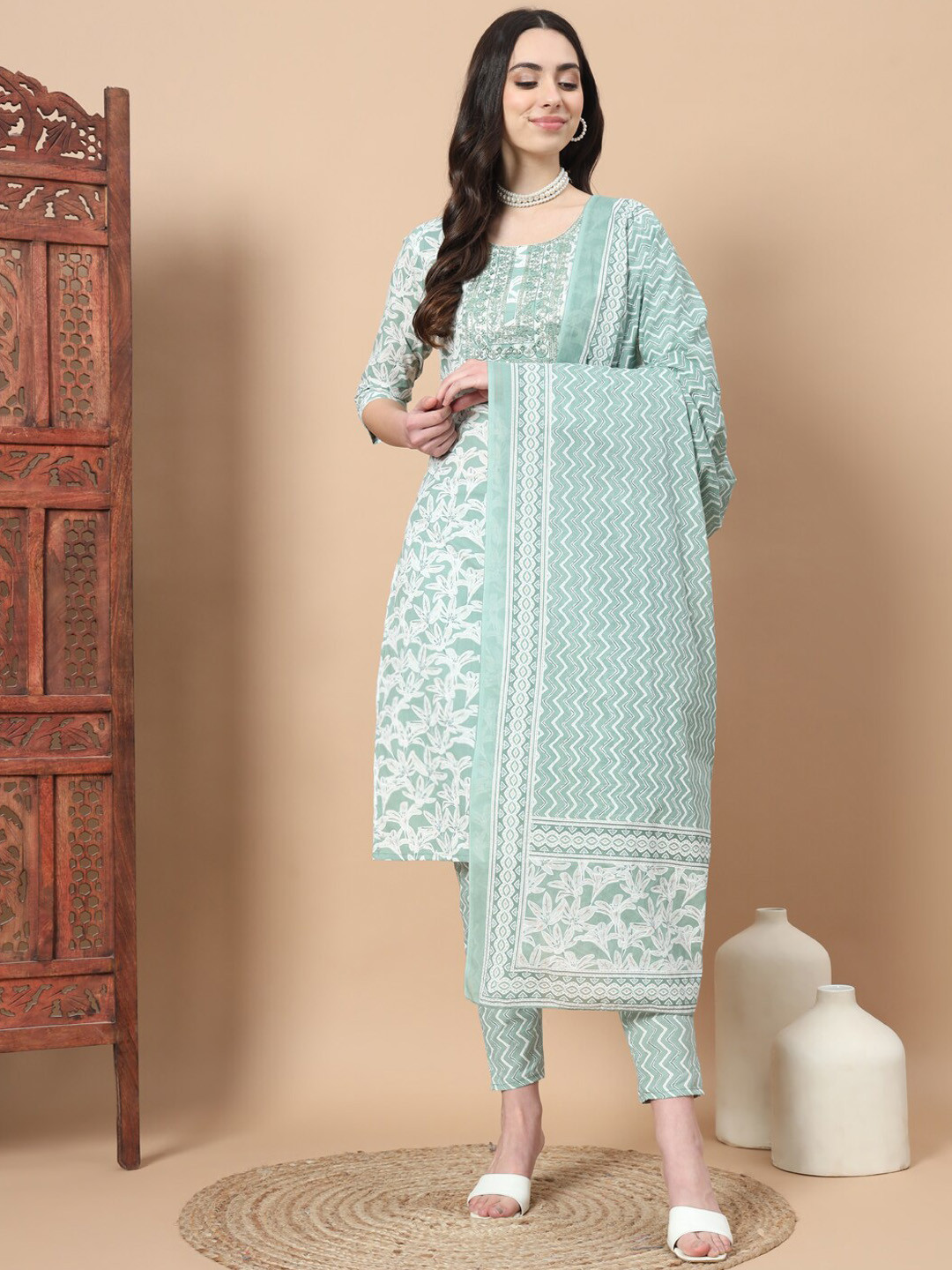 

Yufta Floral Embroidered Regular Sequinned Pure Cotton Kurta With Trousers & Dupatta, Green
