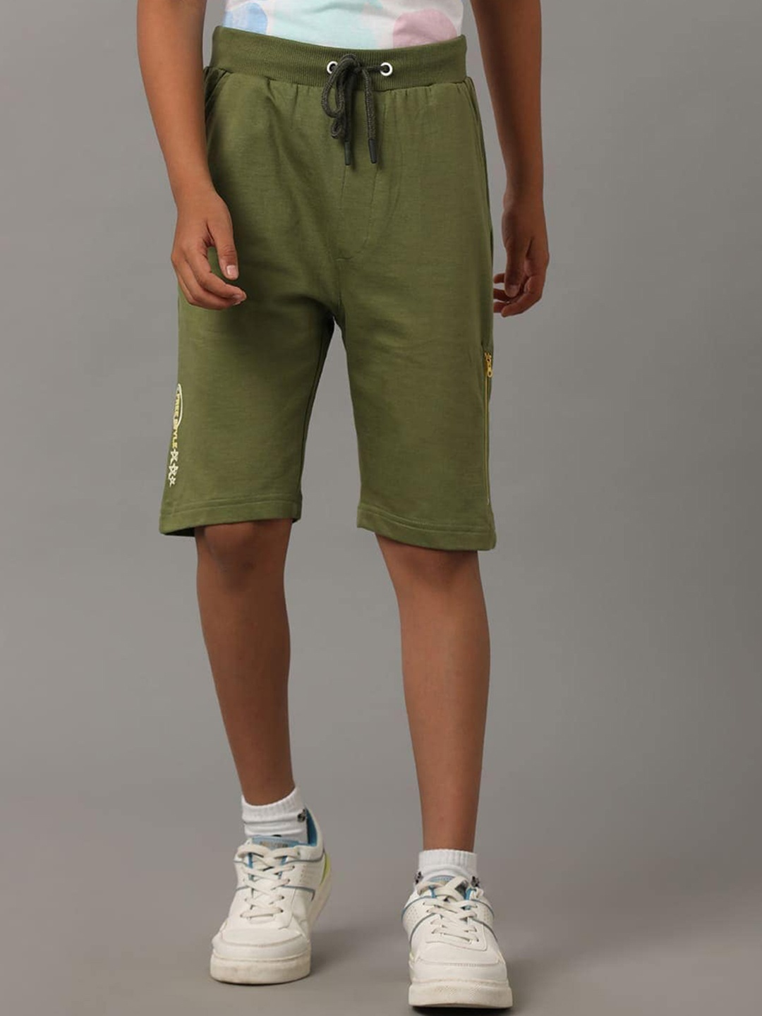 

UNDER FOURTEEN ONLY Boys Cotton Regular Fit Shorts, Green