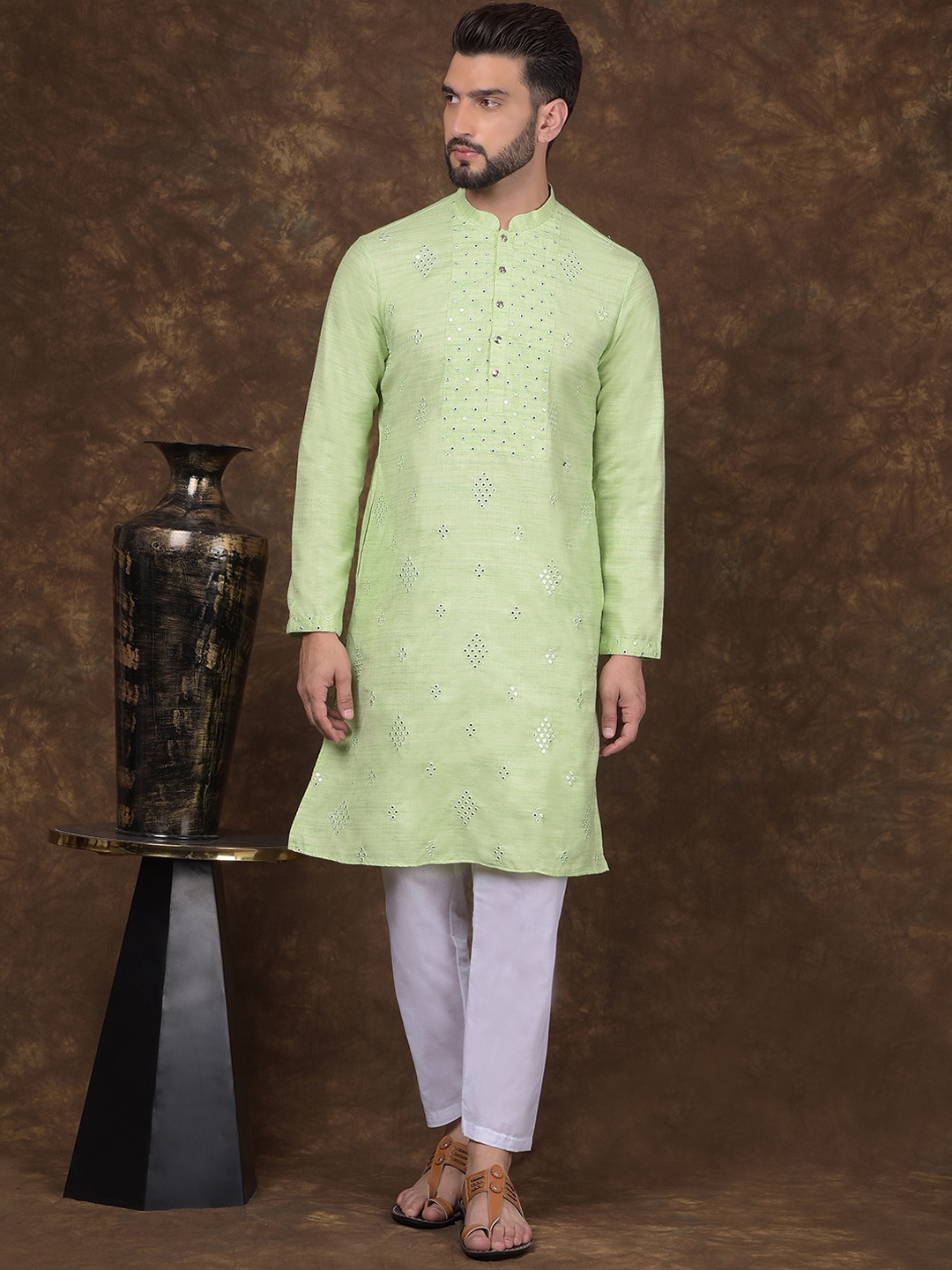 

HOUSE OF DEYANN Embroidered Regular Mirror Work Kurta With Pyjamas, Green