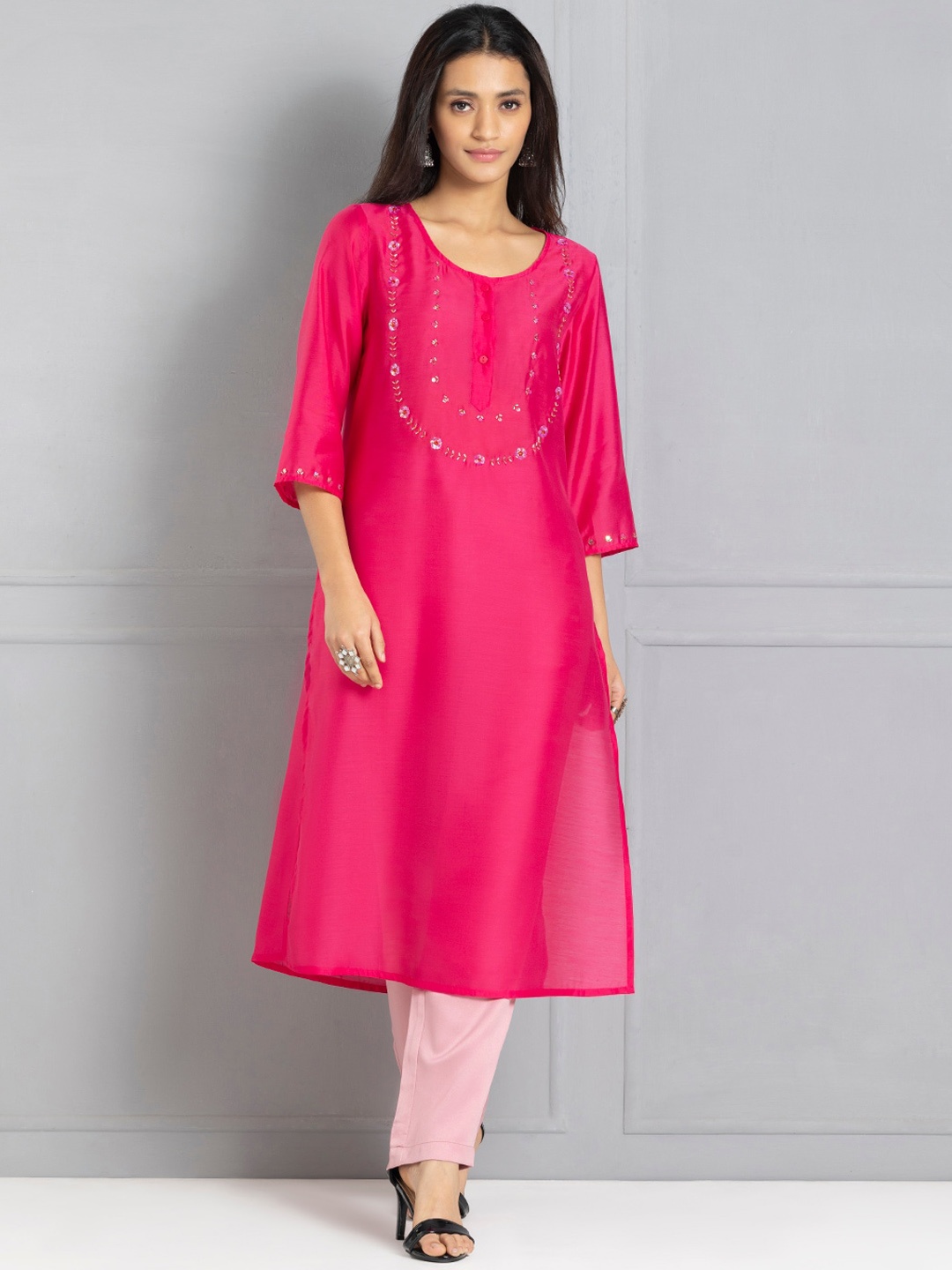 

SHAYE Floral Yoke Design Thread Work Sequined Straight Kurta, Pink