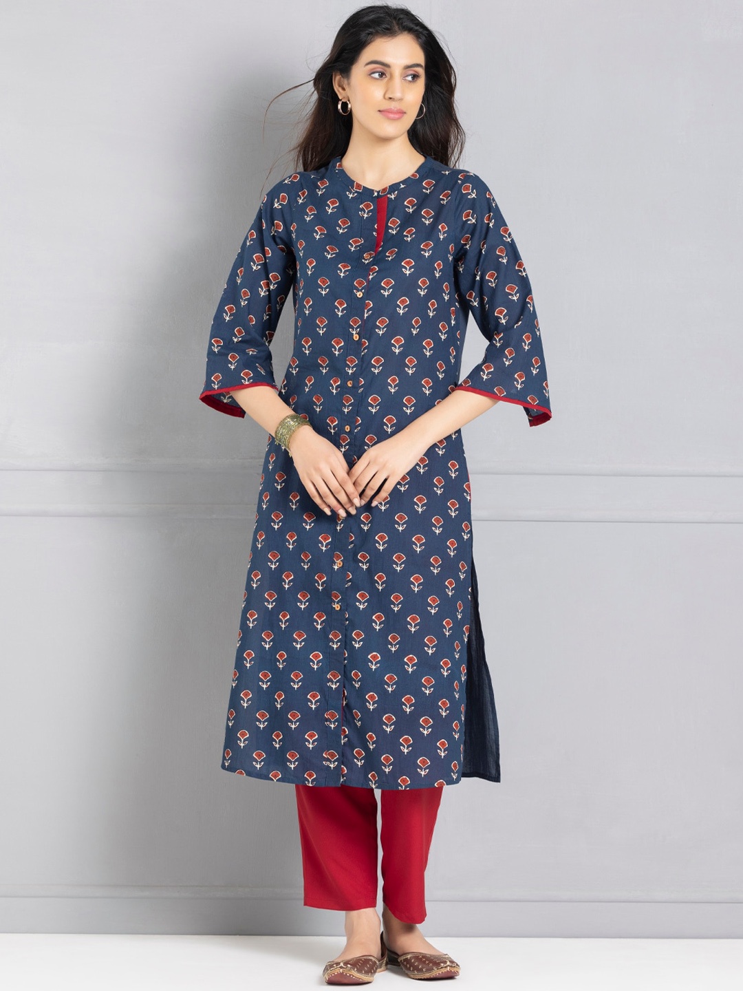 

SHAYE Ethnic Motifs Printed Regular Slit Sleeves Band Collar Block Print Kurta, Navy blue