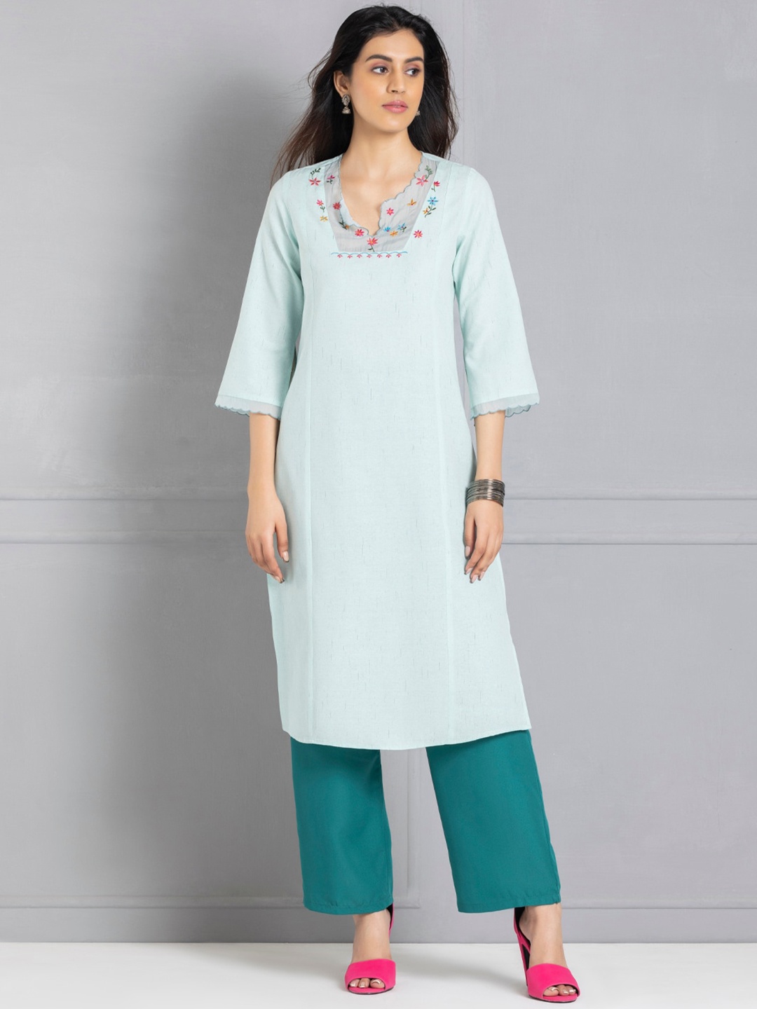 

SHAYE Embroidered Yoke Design Round Neck Kurta, Sea green