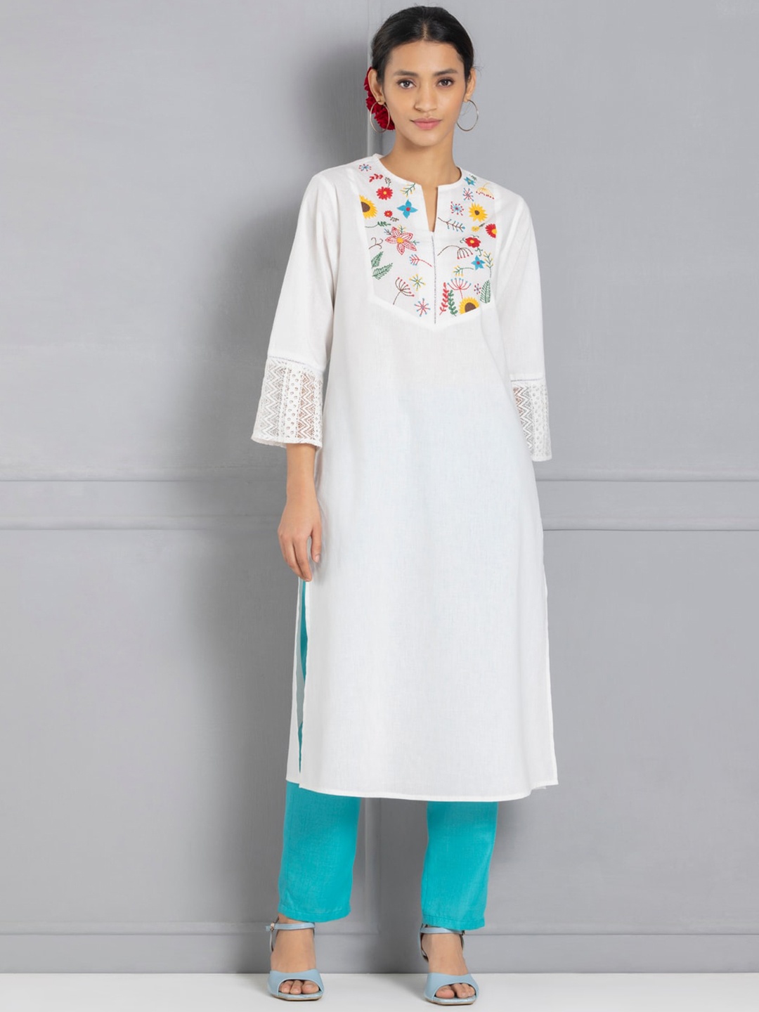 

SHAYE Thread Work Round Neck Kurta, White