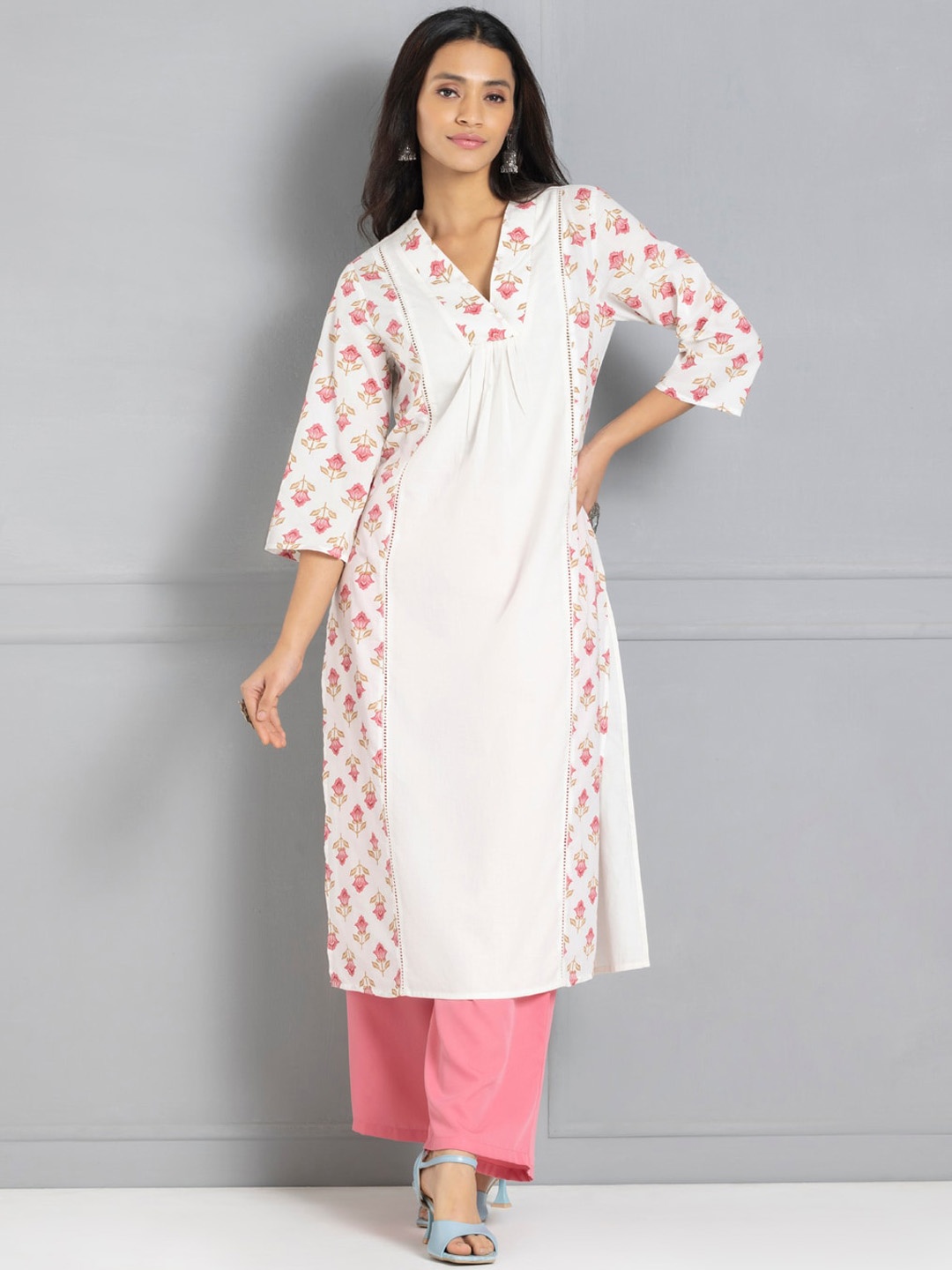 

SHAYE Printed Three-Quarter Sleeves V-Neck Ethnic Cotton Straight Kurta, Off white
