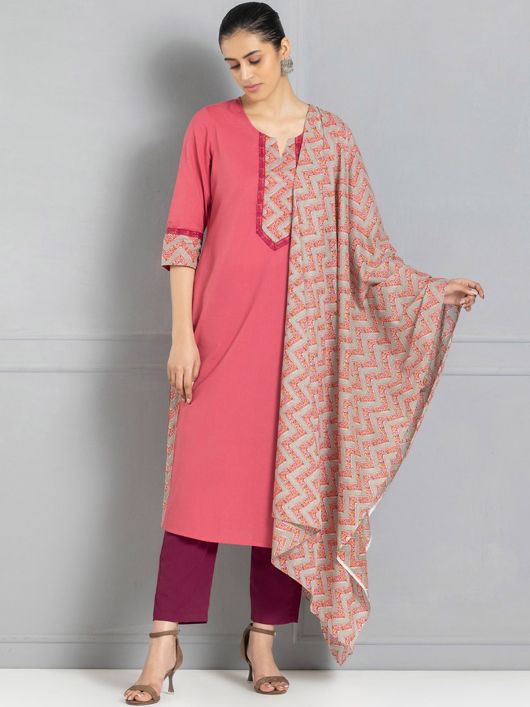 

SHAYE Yoke Design Chevron Regular Pure Cotton Kurta with Trousers & Dupatta, Pink