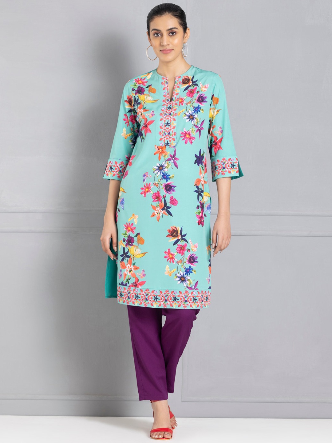 

SHAYE Floral Printed Mandarin Collar Crepe Straight Kurta, Green