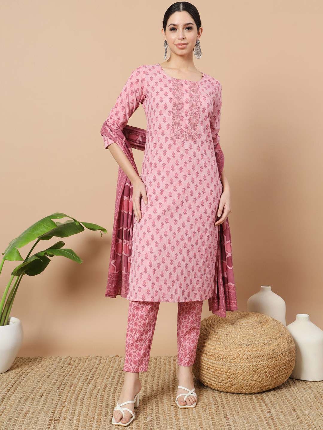 

Yufta Floral Printed Round Neck Thread Work Pure Cotton Kurta with Trousers & With Dupatta, Pink