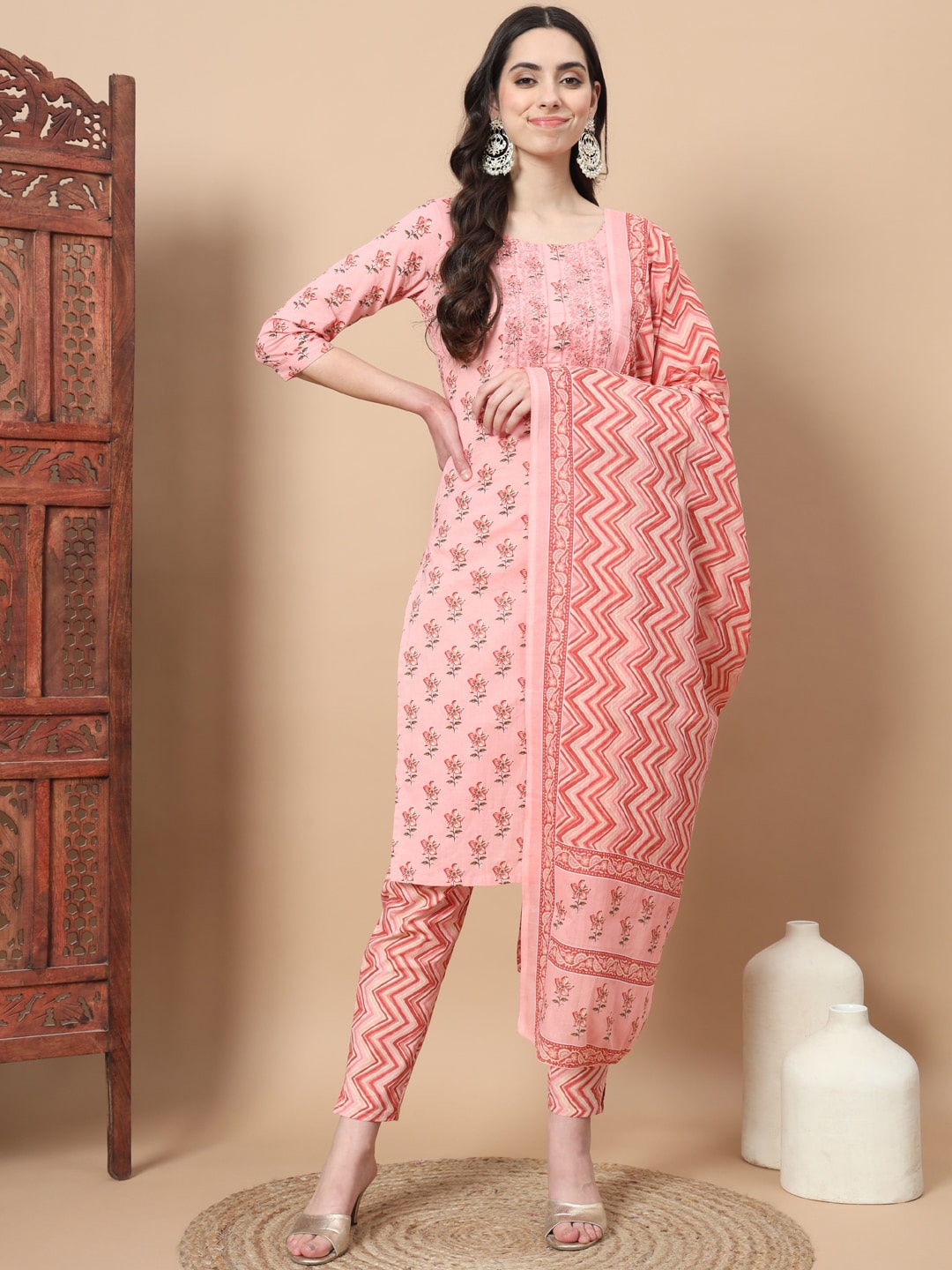 

Yufta Floral Printed Round Neck Sequinned Worked Pure Cotton Kurta Set, Pink