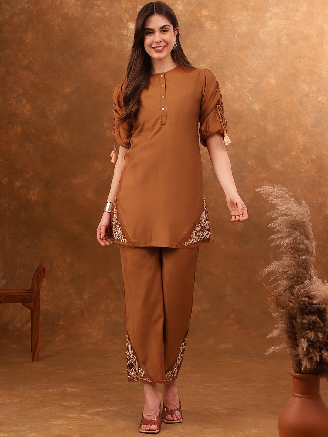 

Anouk Floral Embroidered Kurta with Trousers, Orange