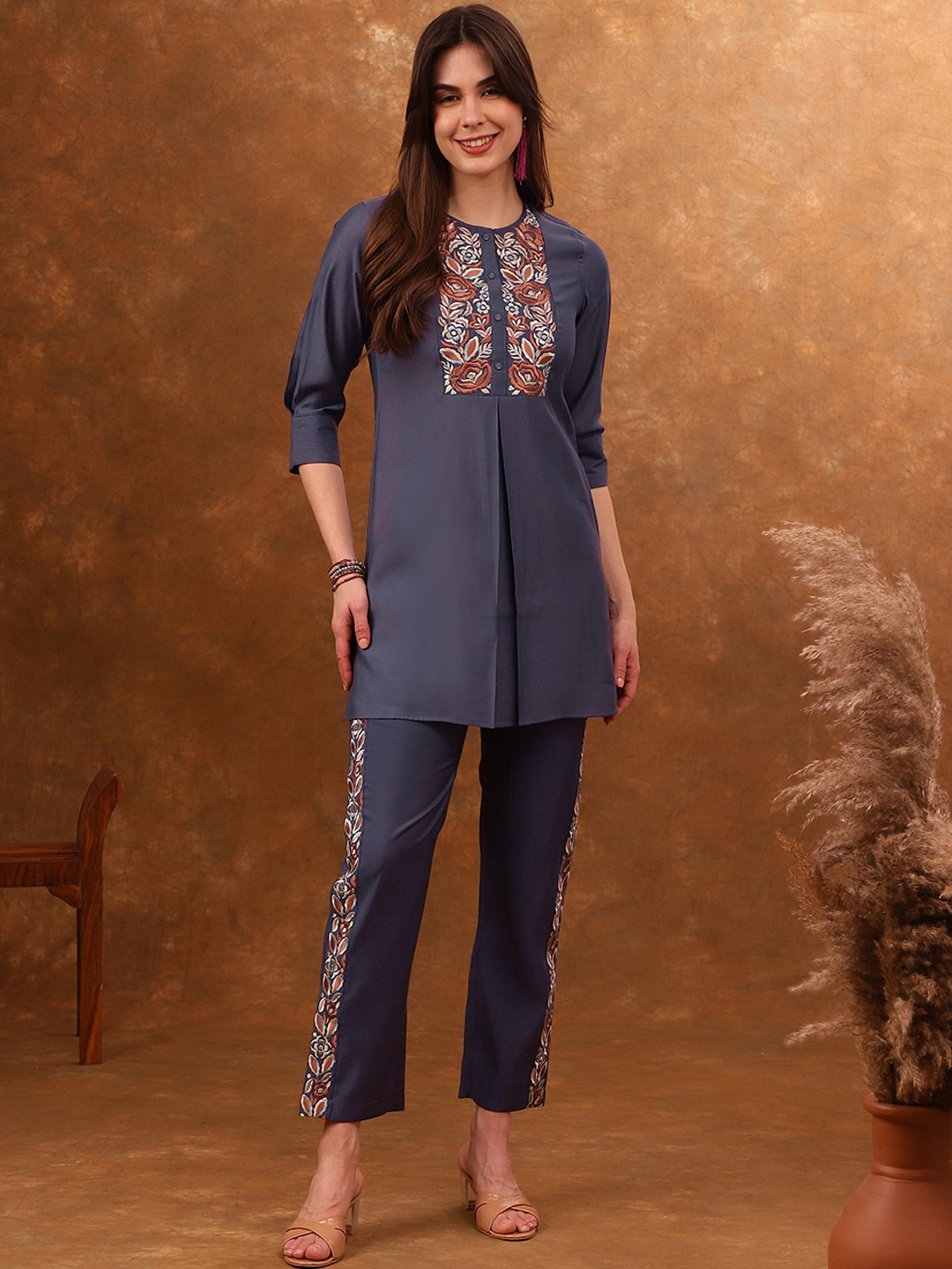 

Anouk Floral Embroidered Kurta with Trousers, Lavender