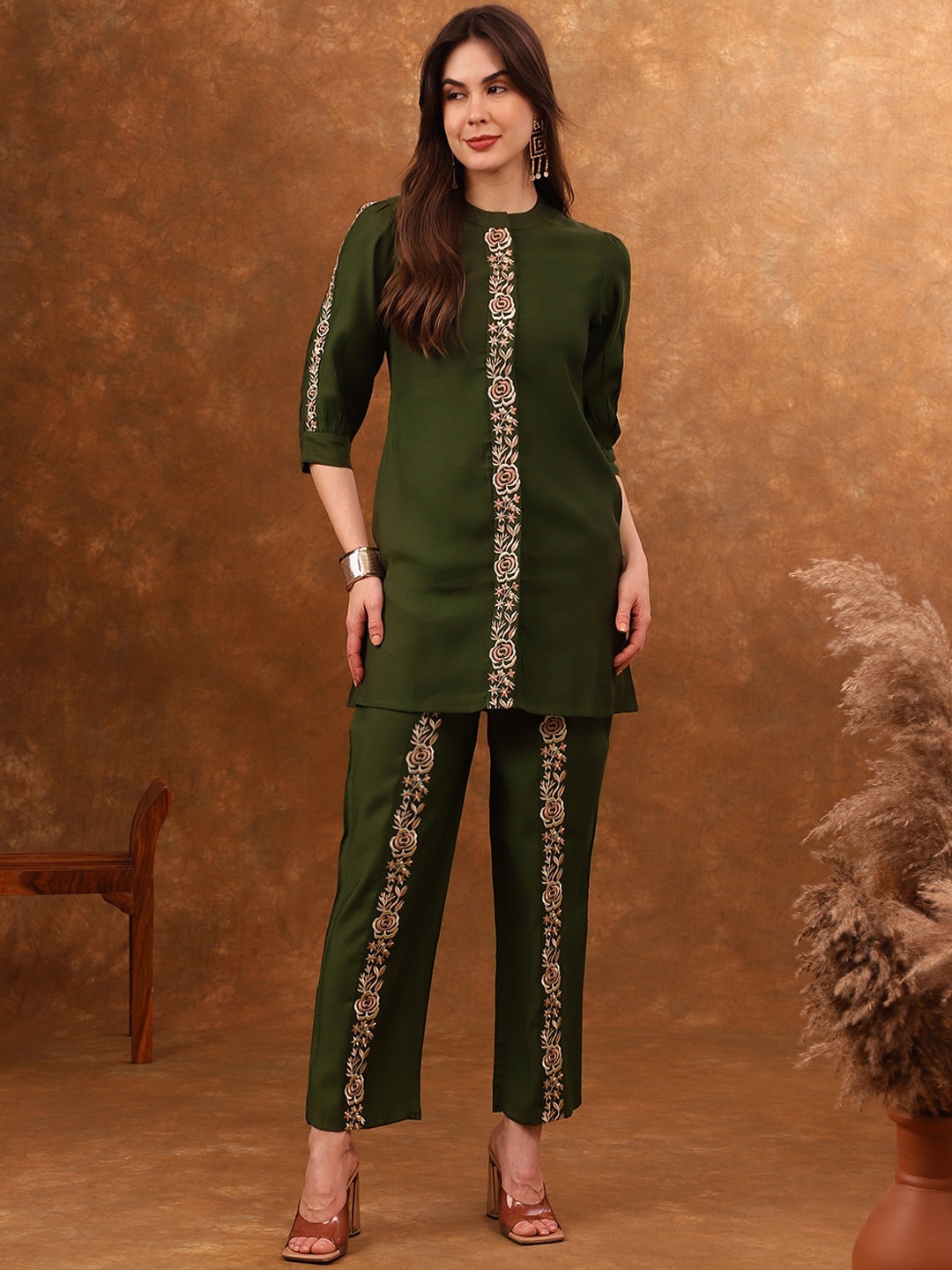 

Anouk Floral Embroidered Mandarin Collar Kurta with Trousers, Green