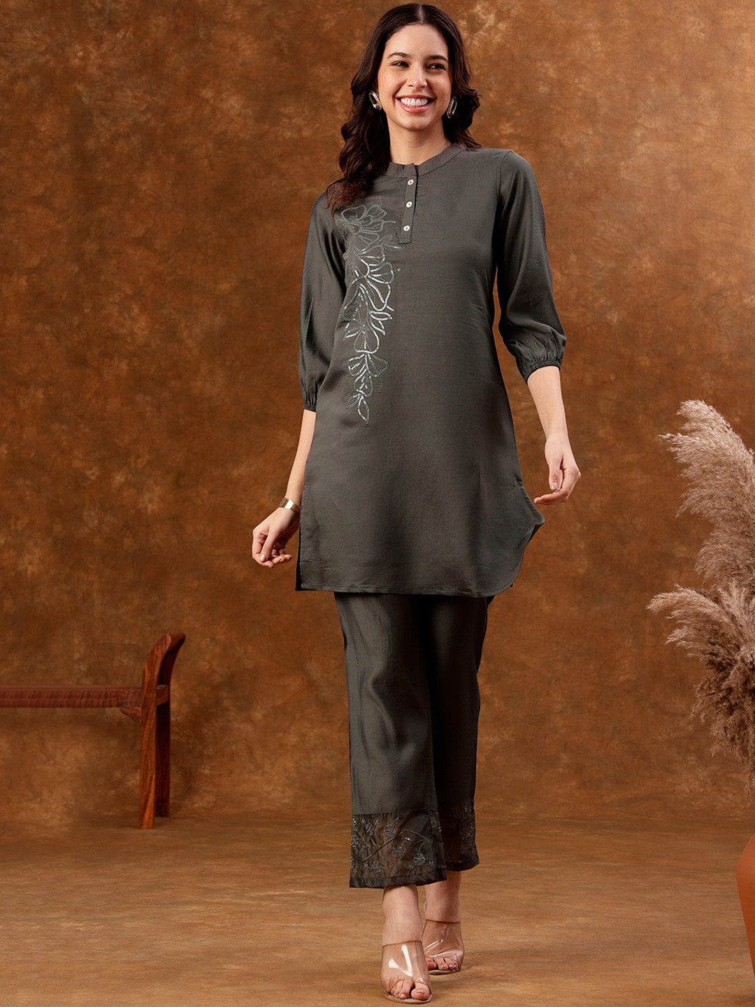 

Anouk Women Floral Embroidered Co-ords Set, Grey