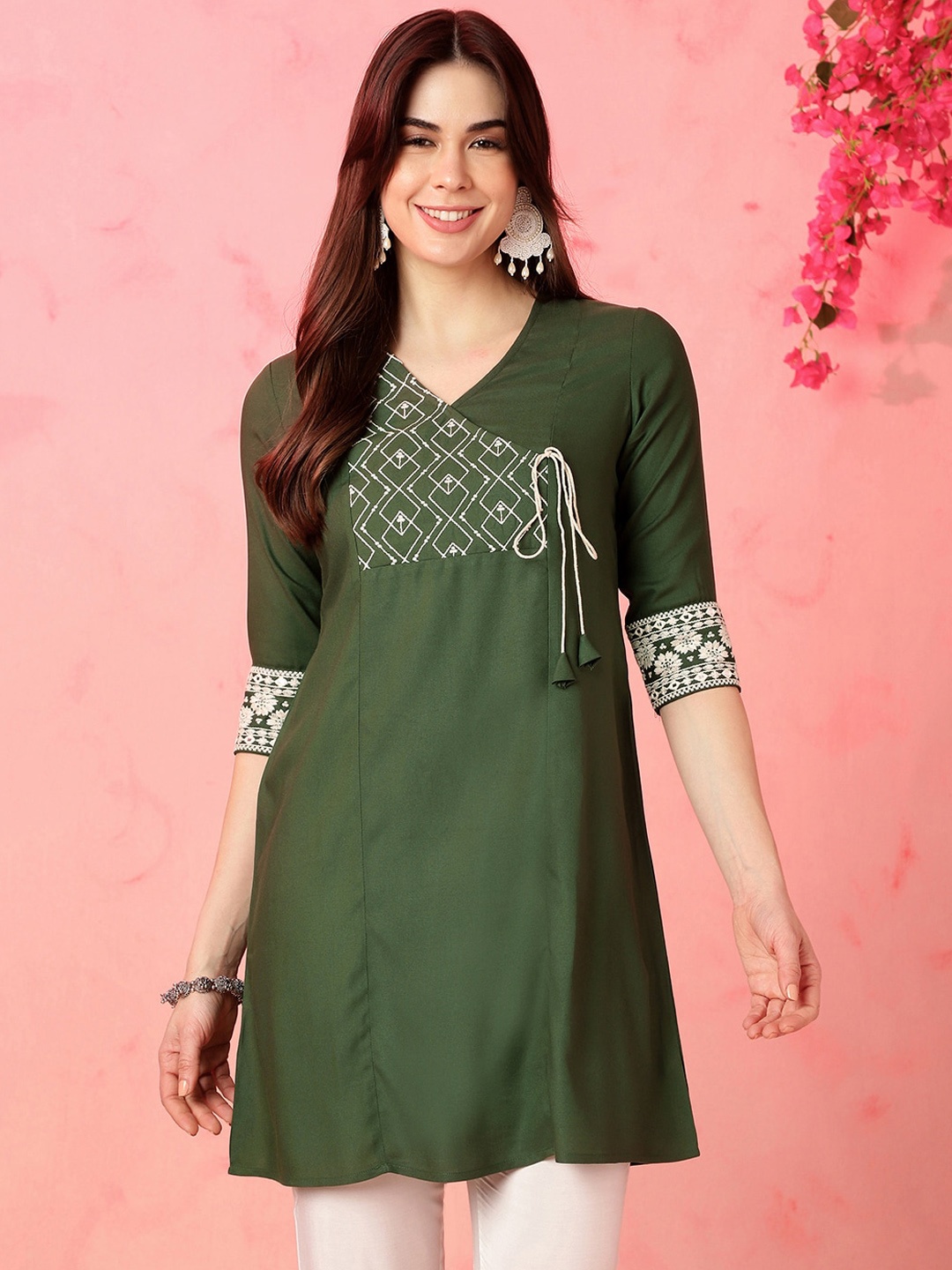 

Anouk Geometric Yoke Design Zari V-Neck Three-Quarter Sleeves Pathani Kurta, Green