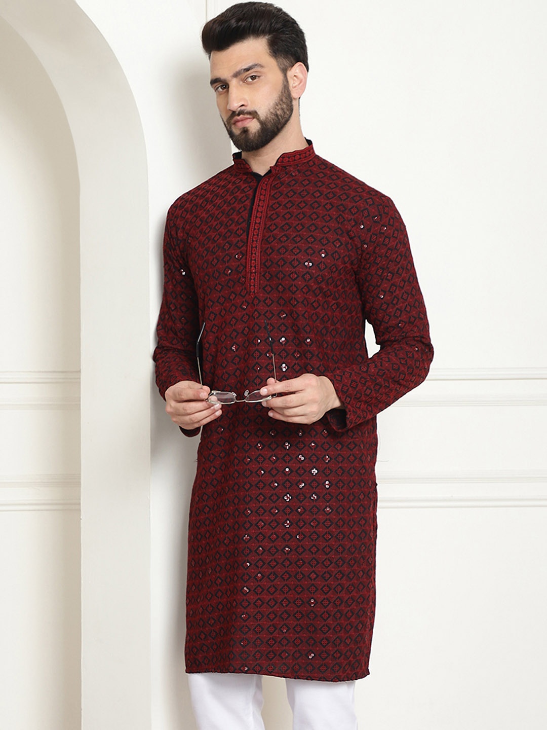 

SOJANYA Embellished Mandarin Collar Straight Pure Cotton Kurta, Maroon
