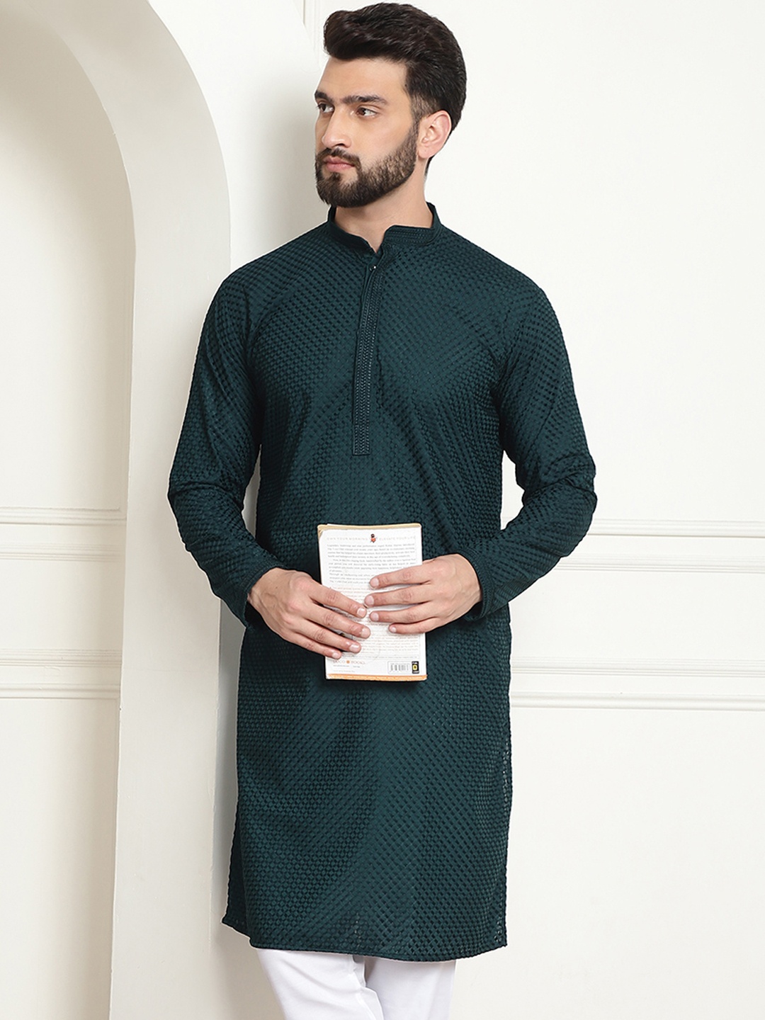 

SOJANYA Geometric Embroidered Pure Cotton Straight Kurta, Green