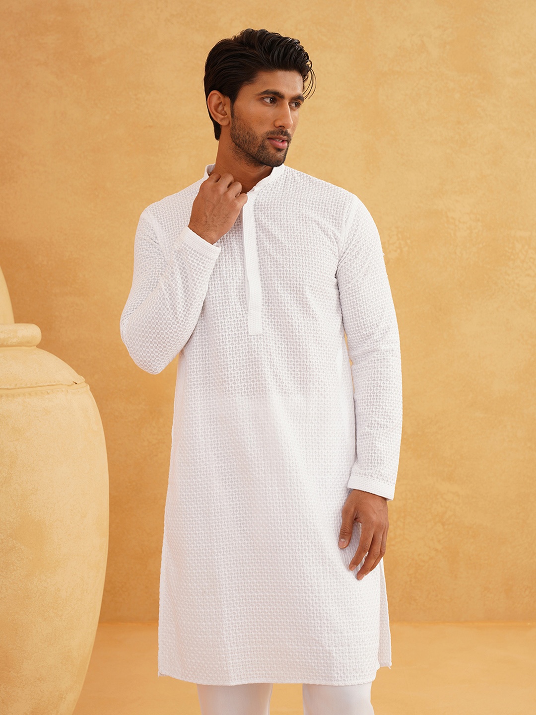 

SOJANYA Geometric Embroidered Mandarin Collar Straight Pure Cotton Kurta, White