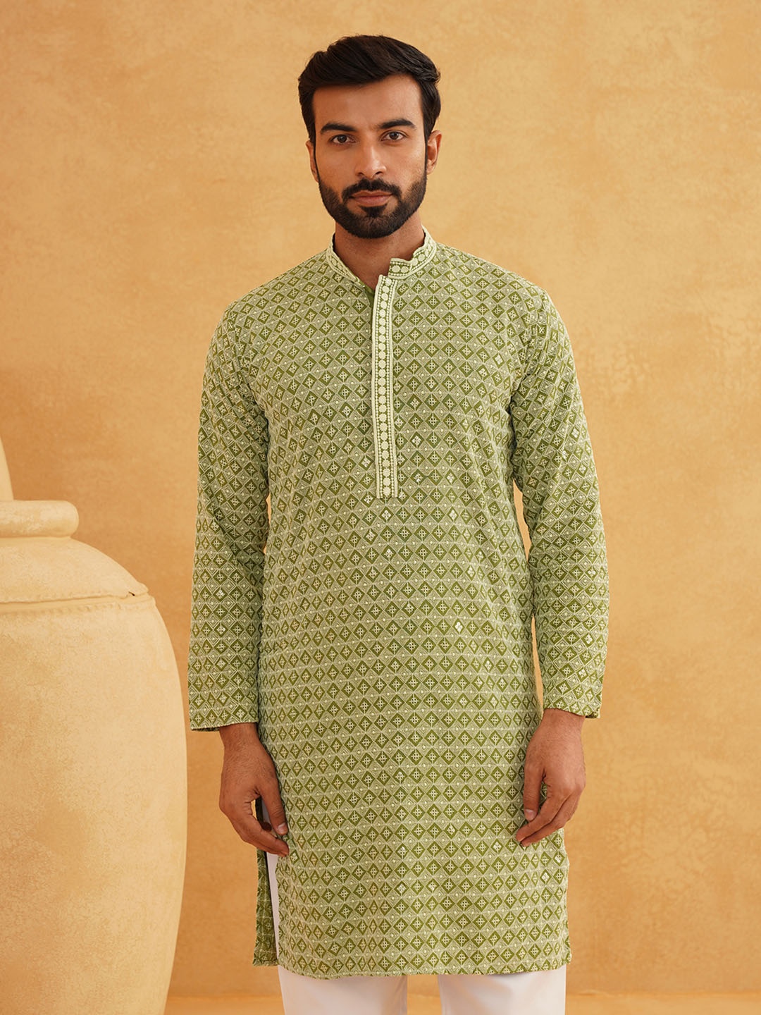 

SOJANYA Geometric Embroidered Pure Cotton Straight Kurta, Green
