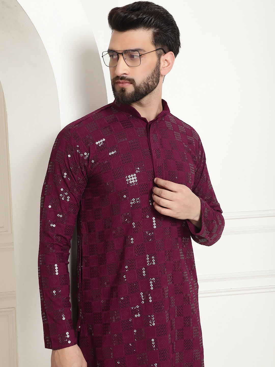 

SOJANYA Geometric Embroidered Sequinned Pure Cotton Straight Kurta, Purple