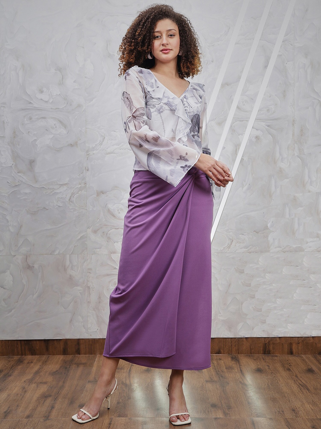

Athena White Floral Printed V-Neck Ruffles Georgette Blouson Top