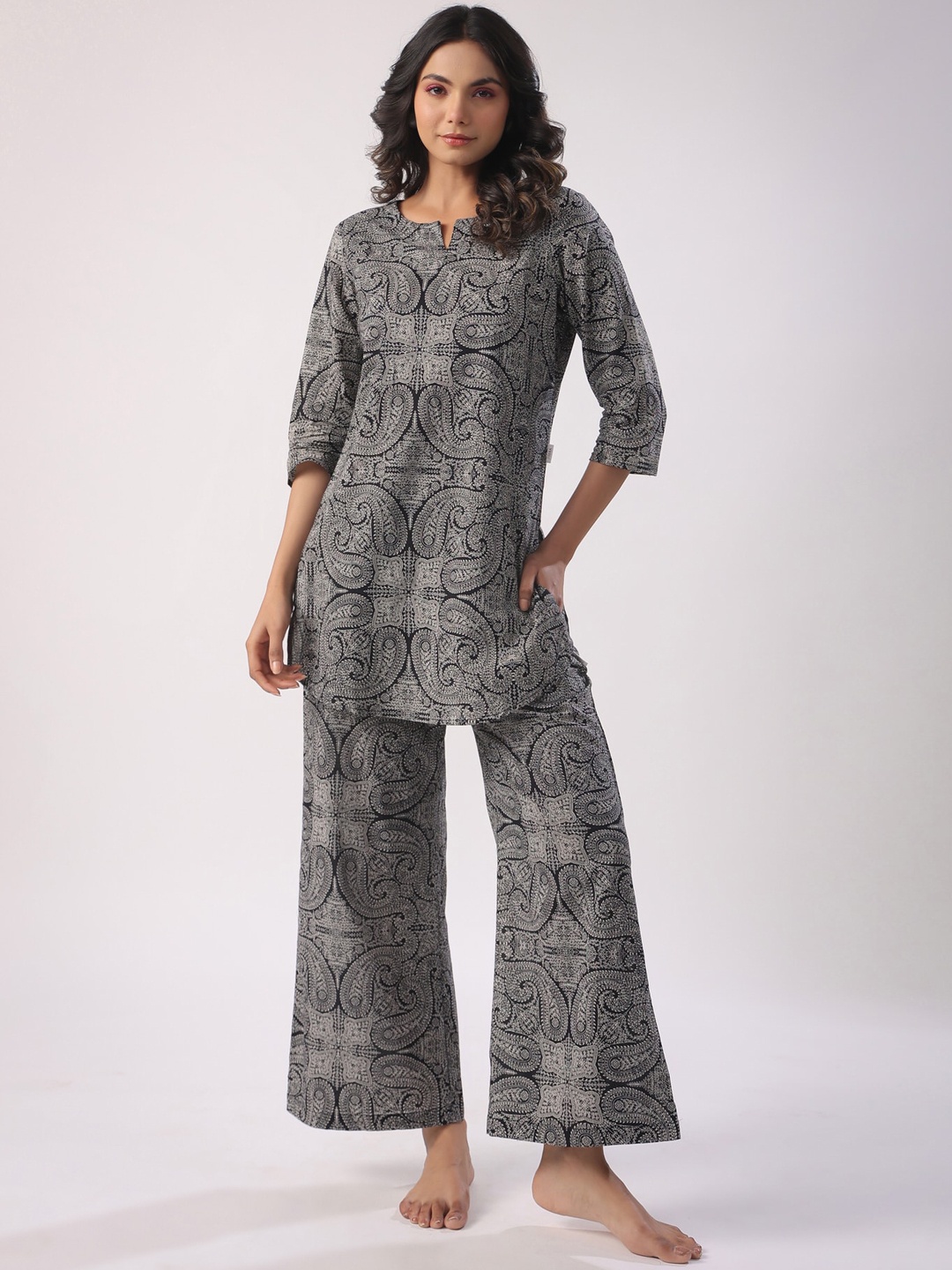 

JISORA Ethnic Motifs Printed Night suit, Black