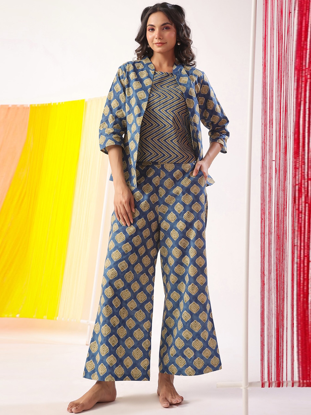

JISORA Floral Printed V-Neck Top With Pyjamas And Shrug, Blue