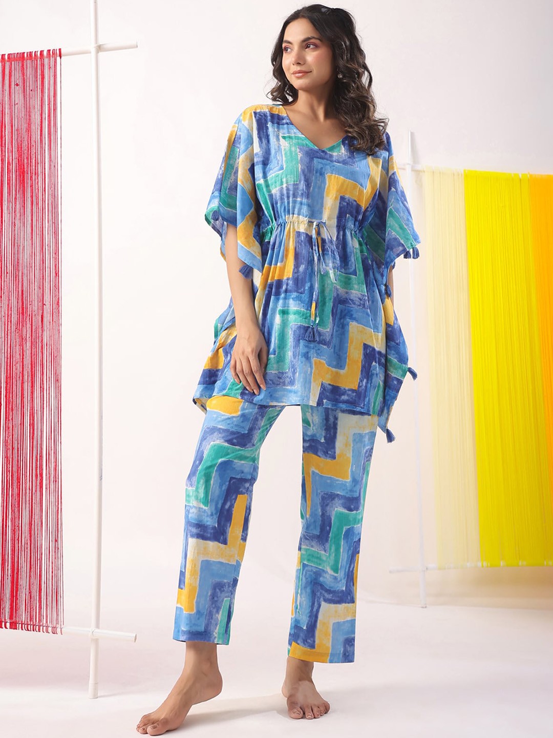 

JISORA Abstract Printed V-Neck Kaftan With Pyjamas, Green