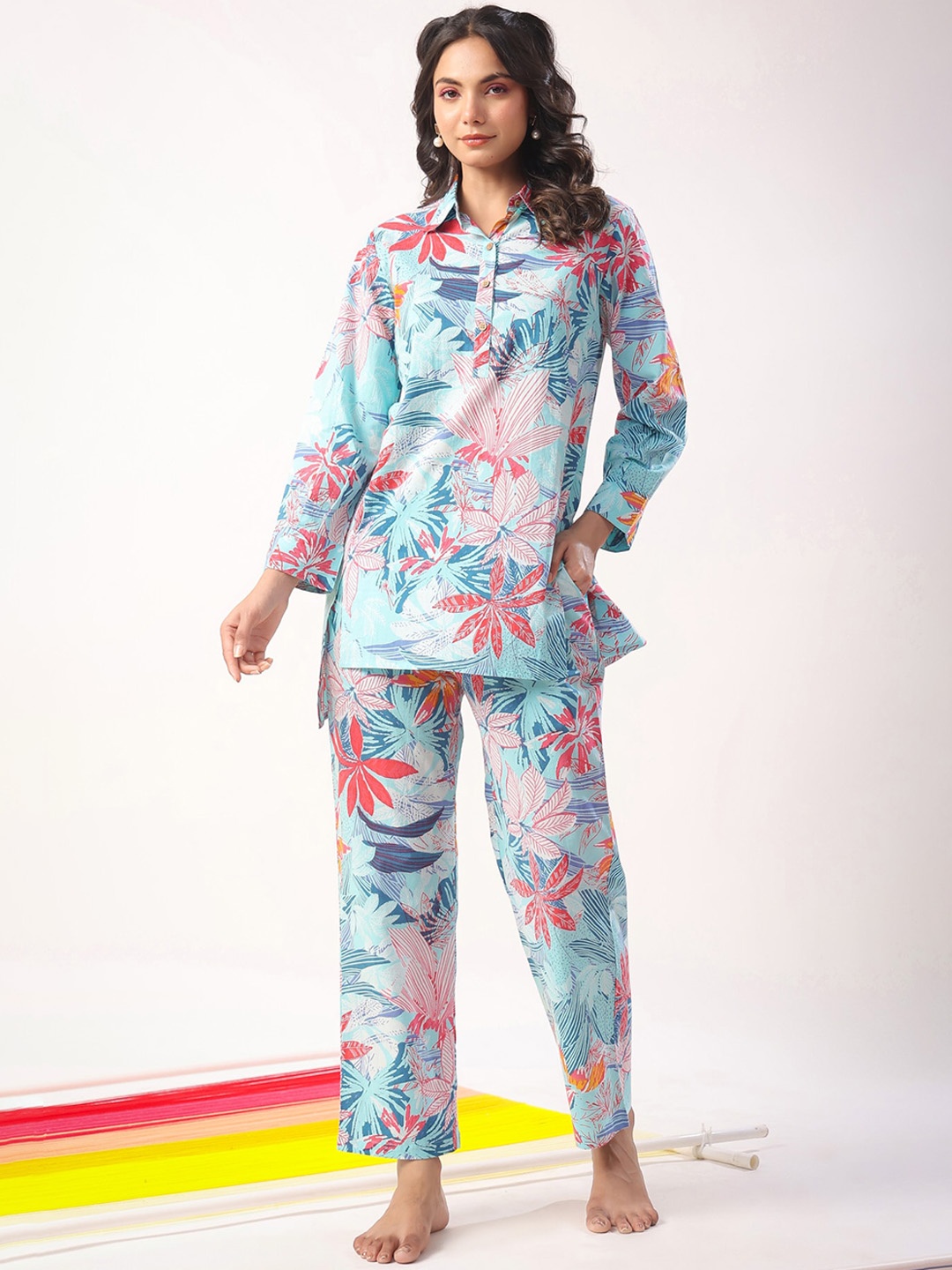 

JISORA Floral Printed V-Neck Kurti With Pyjamas, Blue