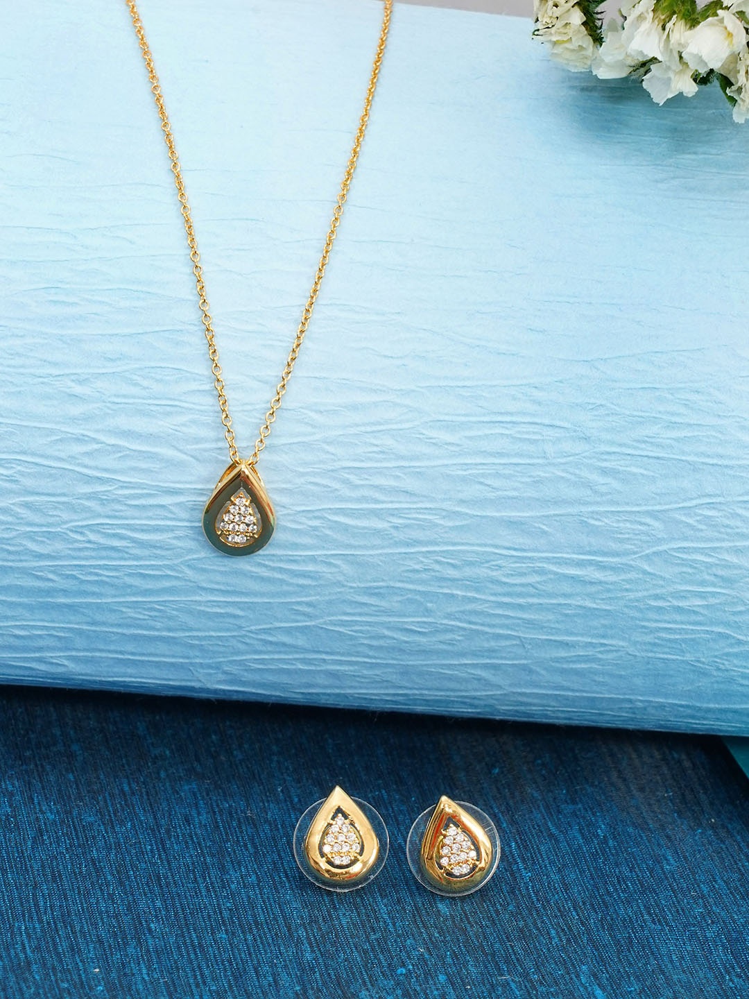 

Designbox CZ-studded Pear-shaped Pendant Chain with earrings, Gold