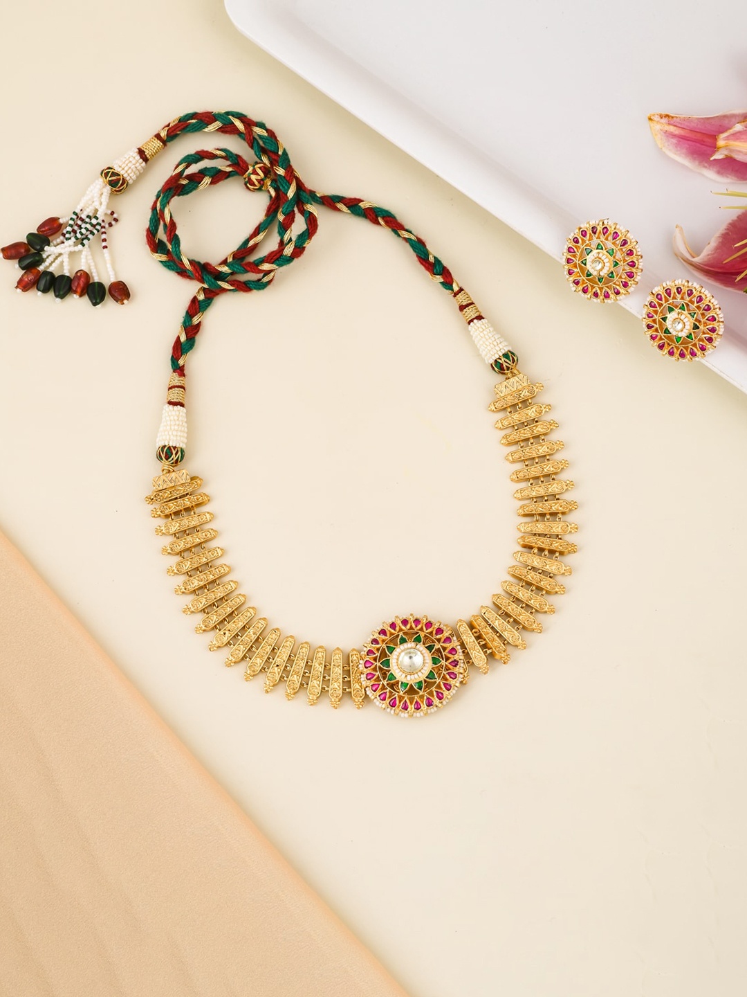 

Designbox Kundan Studded & Beaded Temple Jewellery Set, Gold