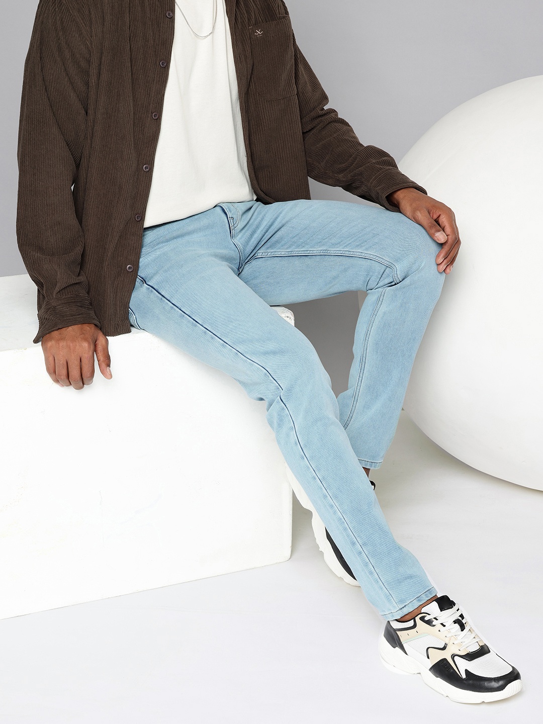 

Aeropostale Men Tapered Fit Light Fade Stretchable Jeans, Blue
