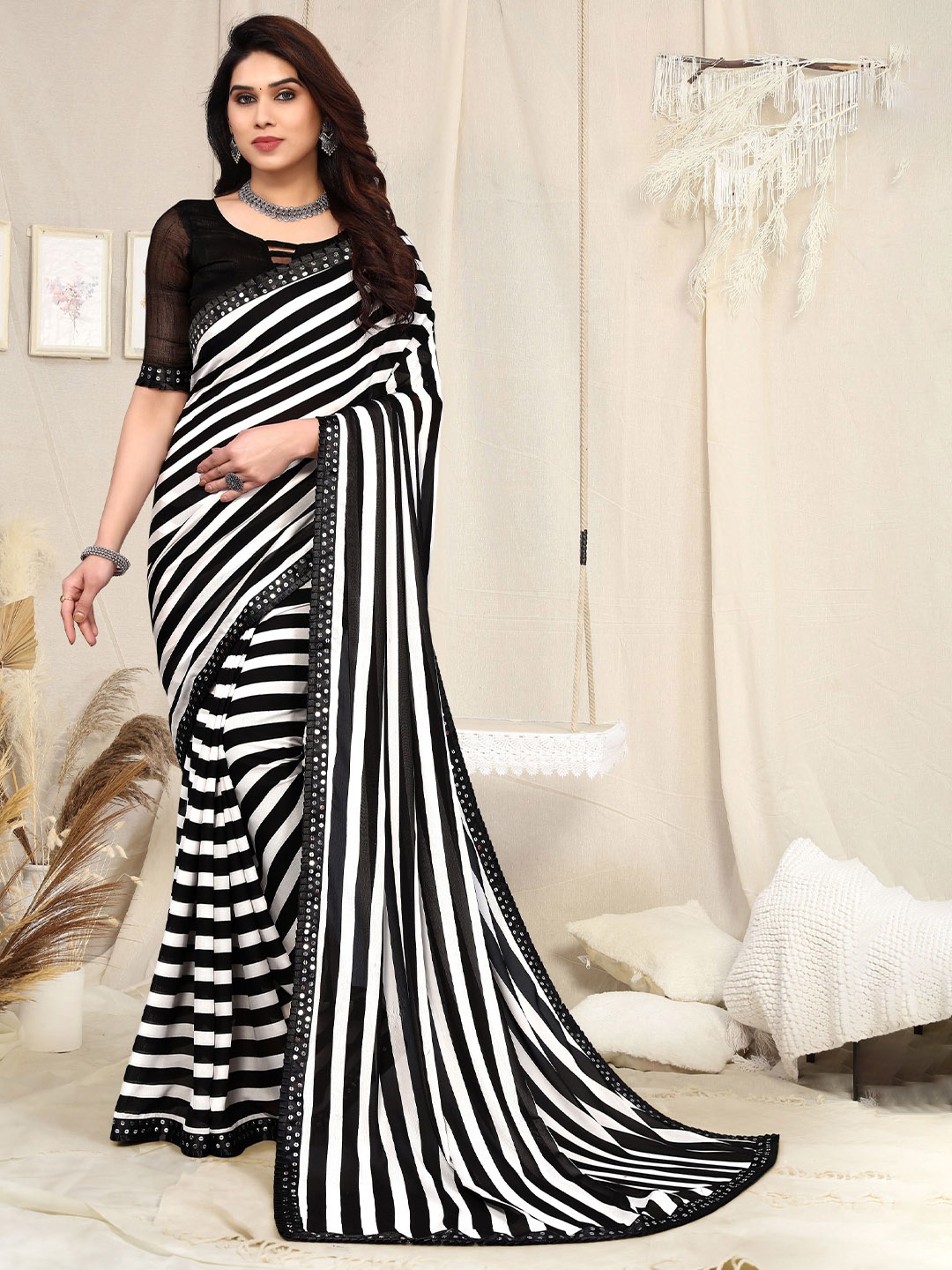 

ANAND SAREES Striped Sequinned Saree, Black