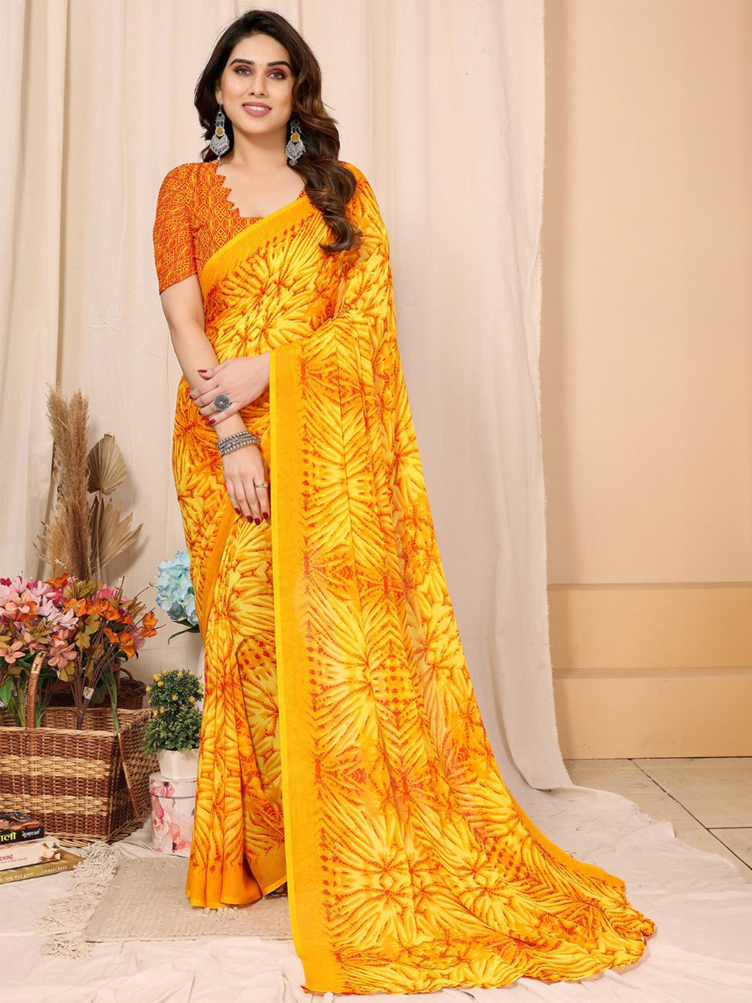 

Moda Rapido Abstract Printed Saree, Yellow