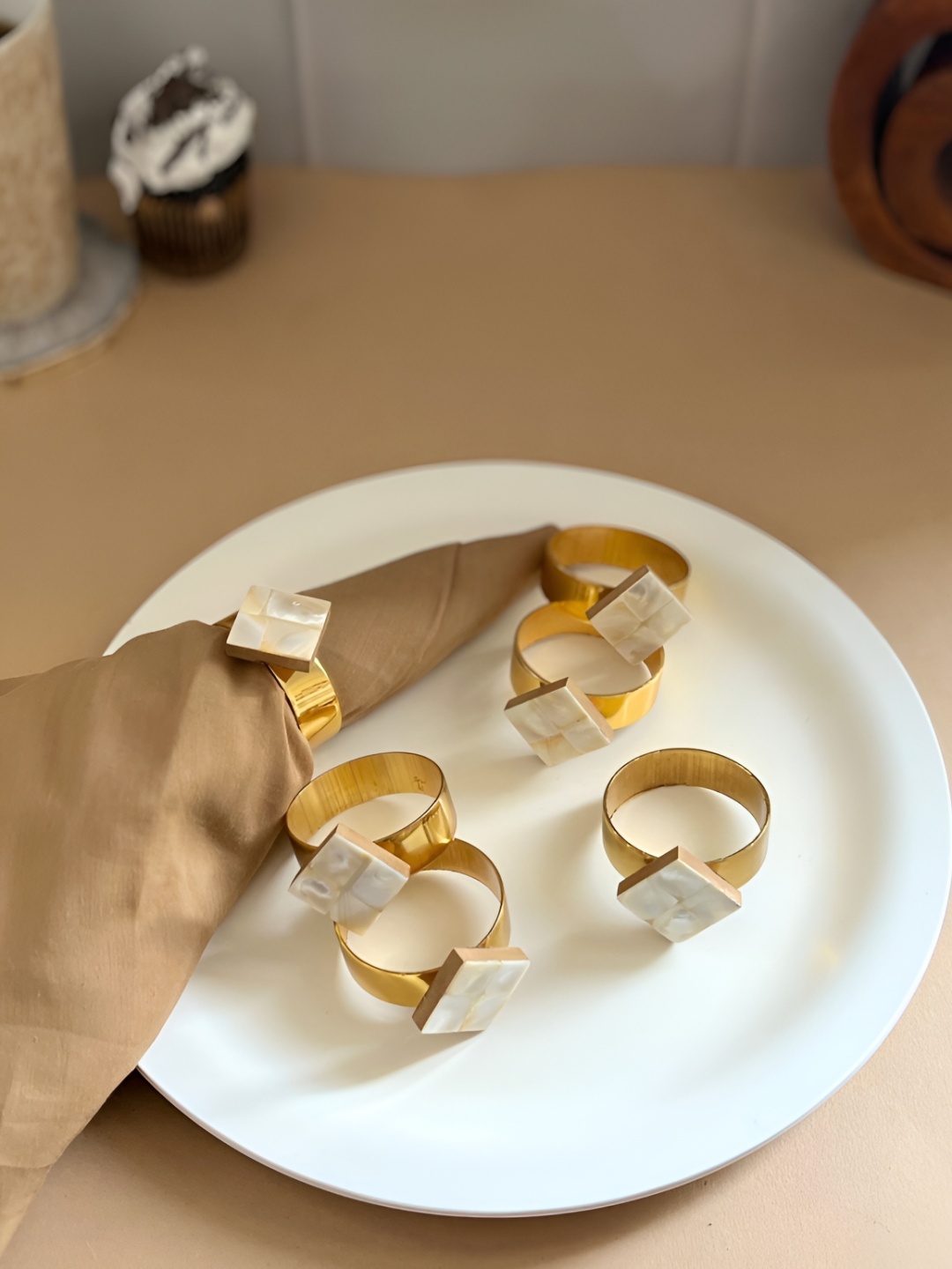 

HOMEARTE Off White 6 Pieces Diamond Shaped Mother of Pearl Metal Napkin Rings Set
