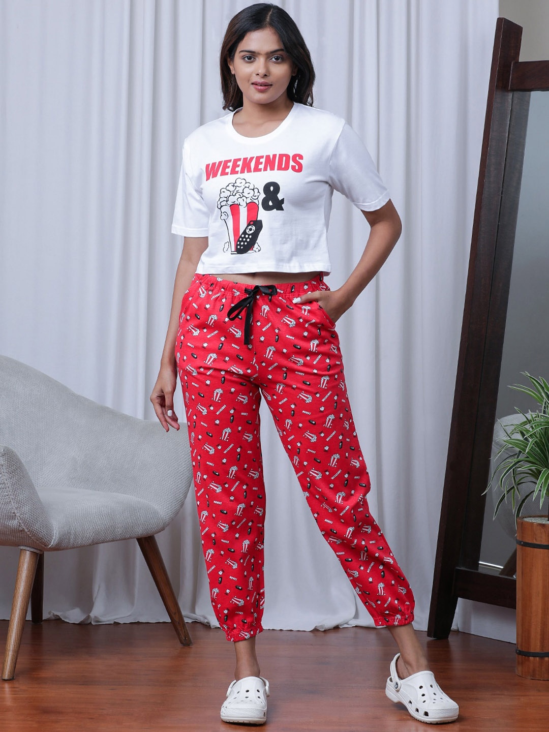 

Slumber Jill Printed Organic Cotton T-shirt With Pyjamas, Red