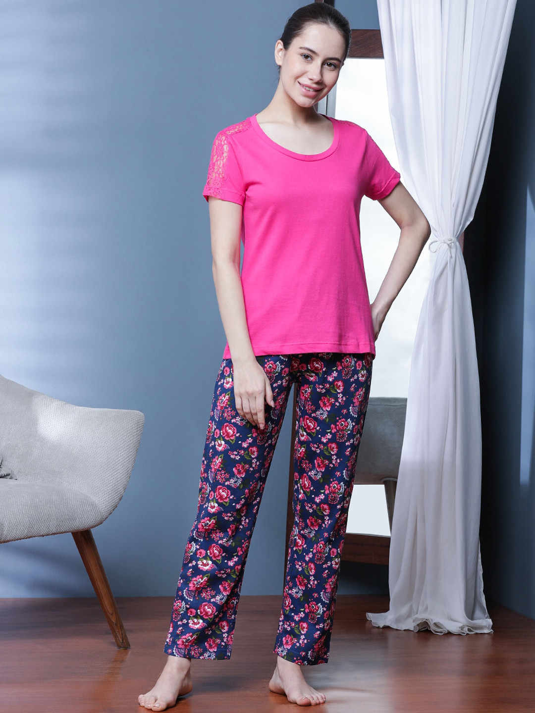 

Slumber Jill Floral Printed Pure Cotton T-shirt With Pyjamas, Pink