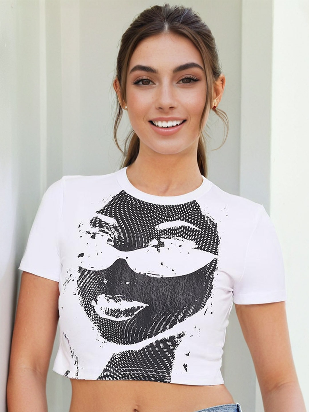 

Stylecast X Slyck White Graphic Printed Crop Top
