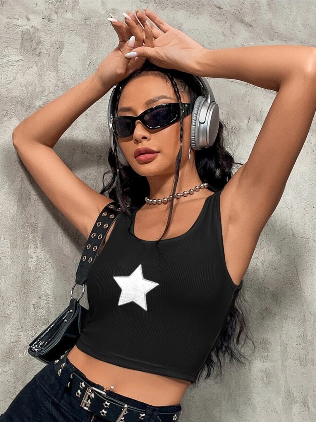 

Stylecast X Slyck Scoop Neck Sleeveless Tank Crop Top, Black