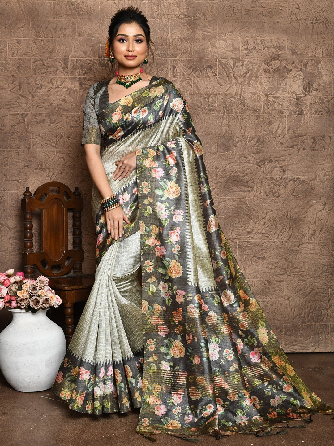 

Anouk Geometric Woven Design Saree, Beige