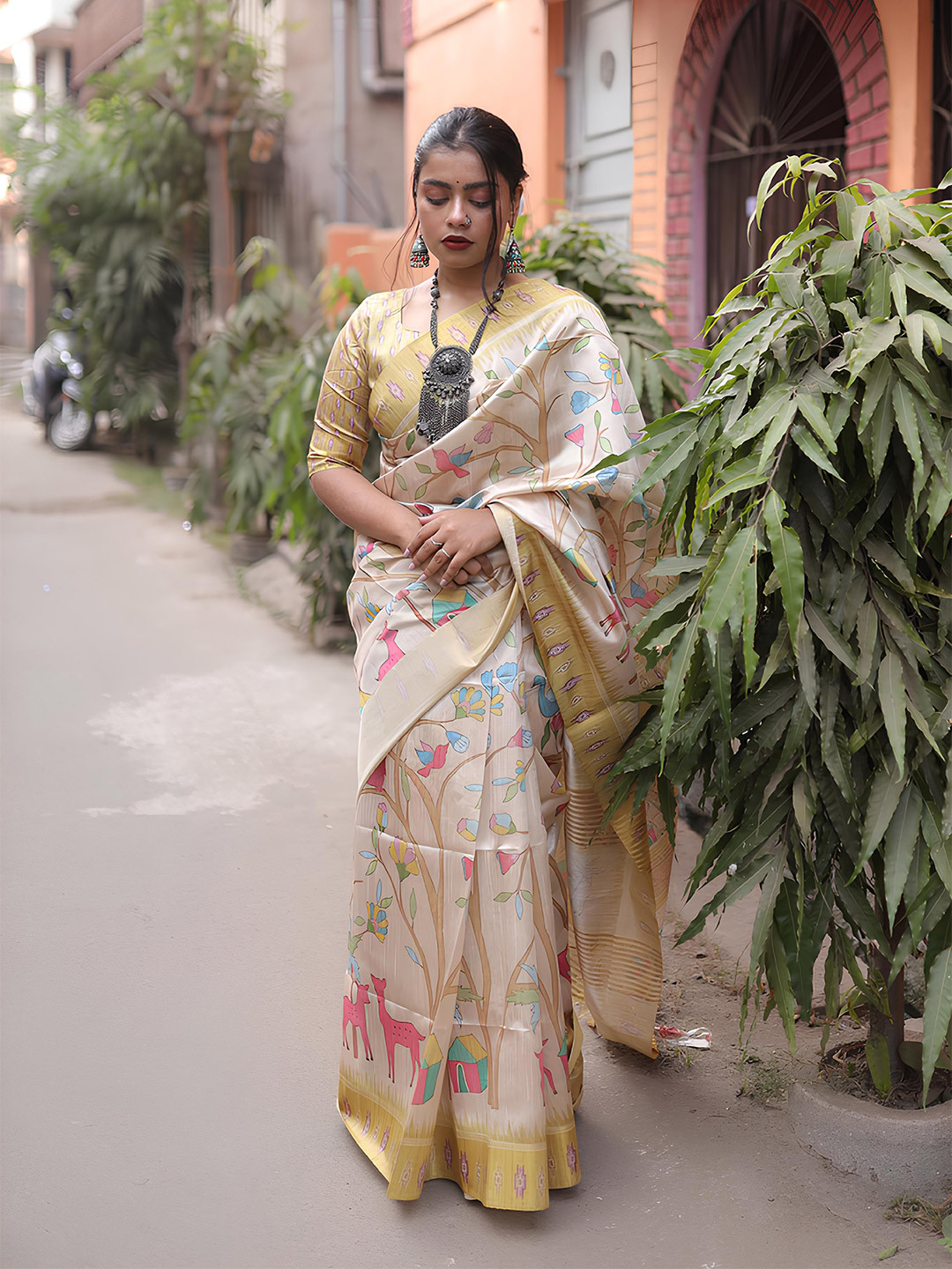 

Anouk Cream-Coloured Floral Printed Saree