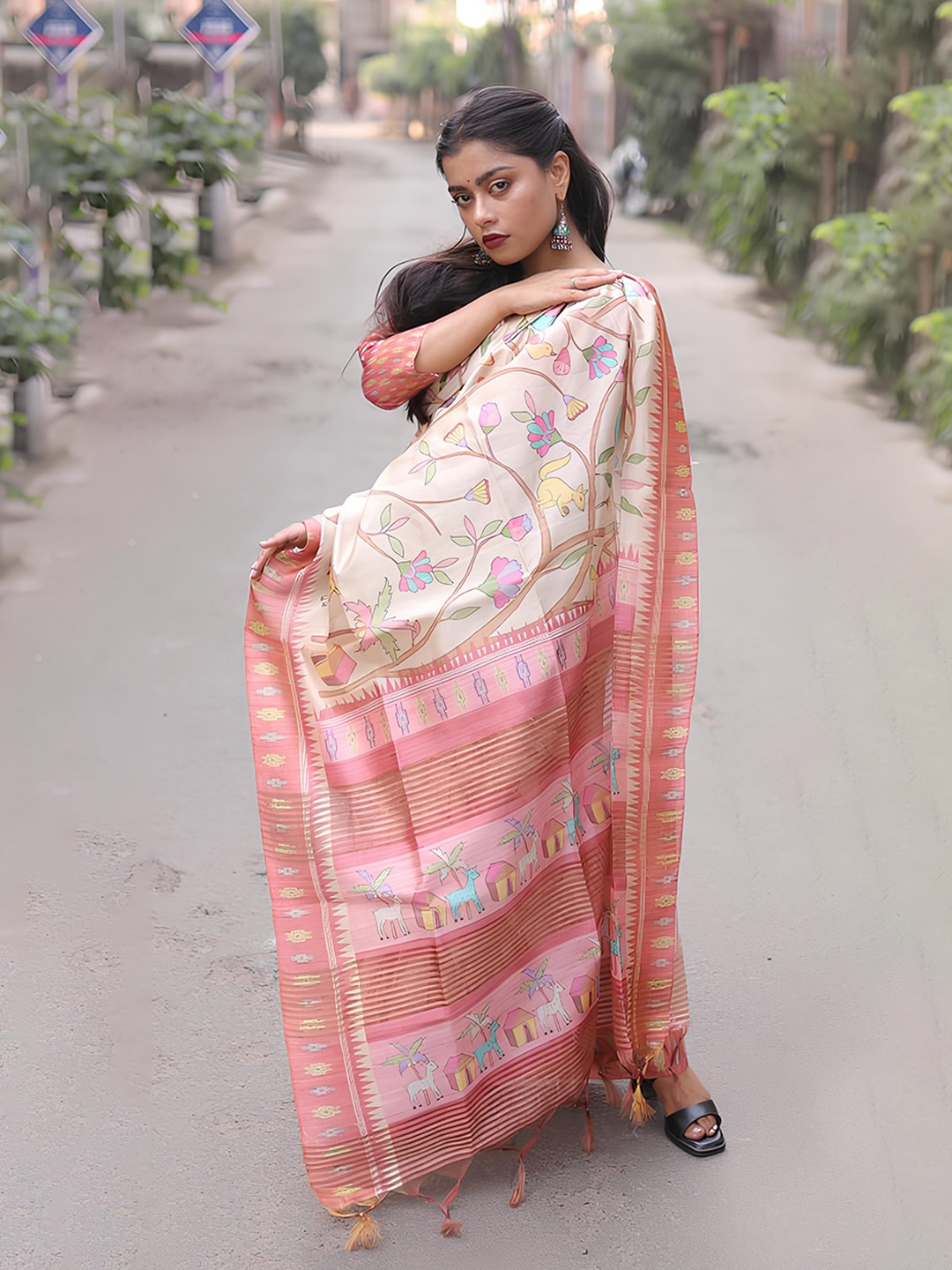 

Anouk Cream-Coloured Floral Printed Saree