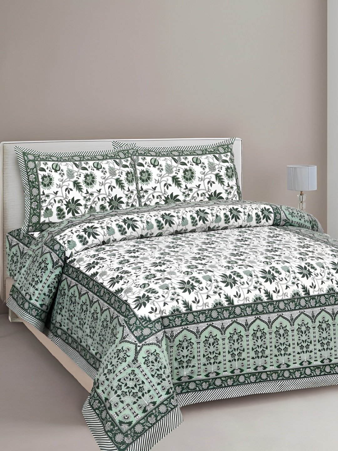 

CLOTHOLOGY White & Green Floral Printed Cotton 180 TC King Bedsheet With 2 Pillow Covers