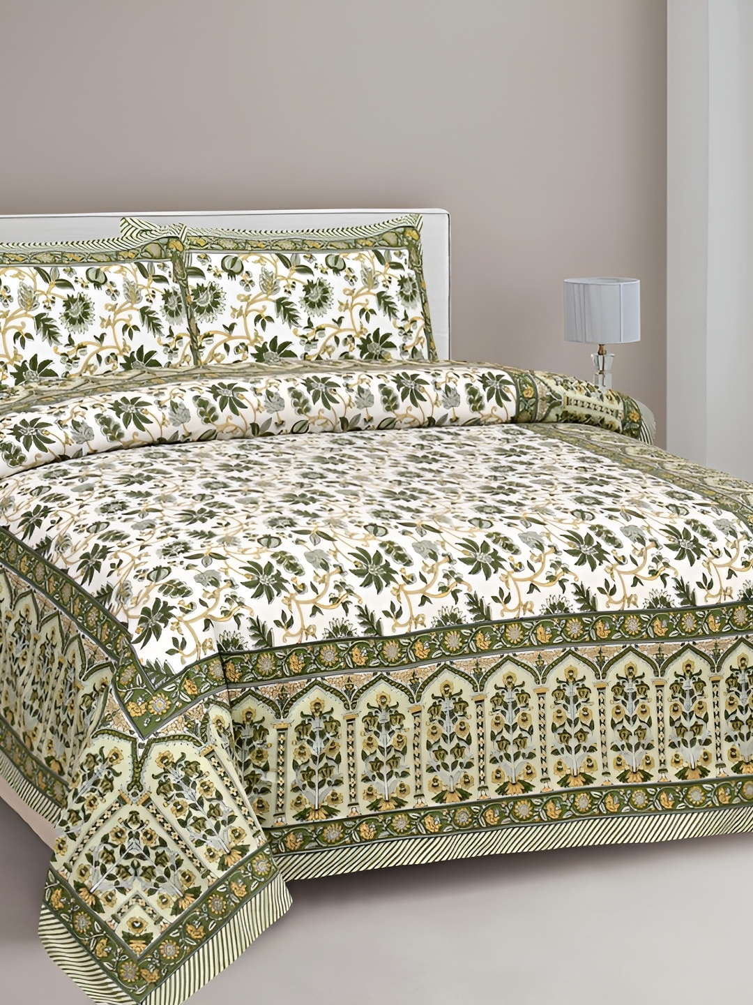 

CLOTHOLOGY White & Green Floral Printed 180 TC King Bedsheet with 2 Pillow Covers