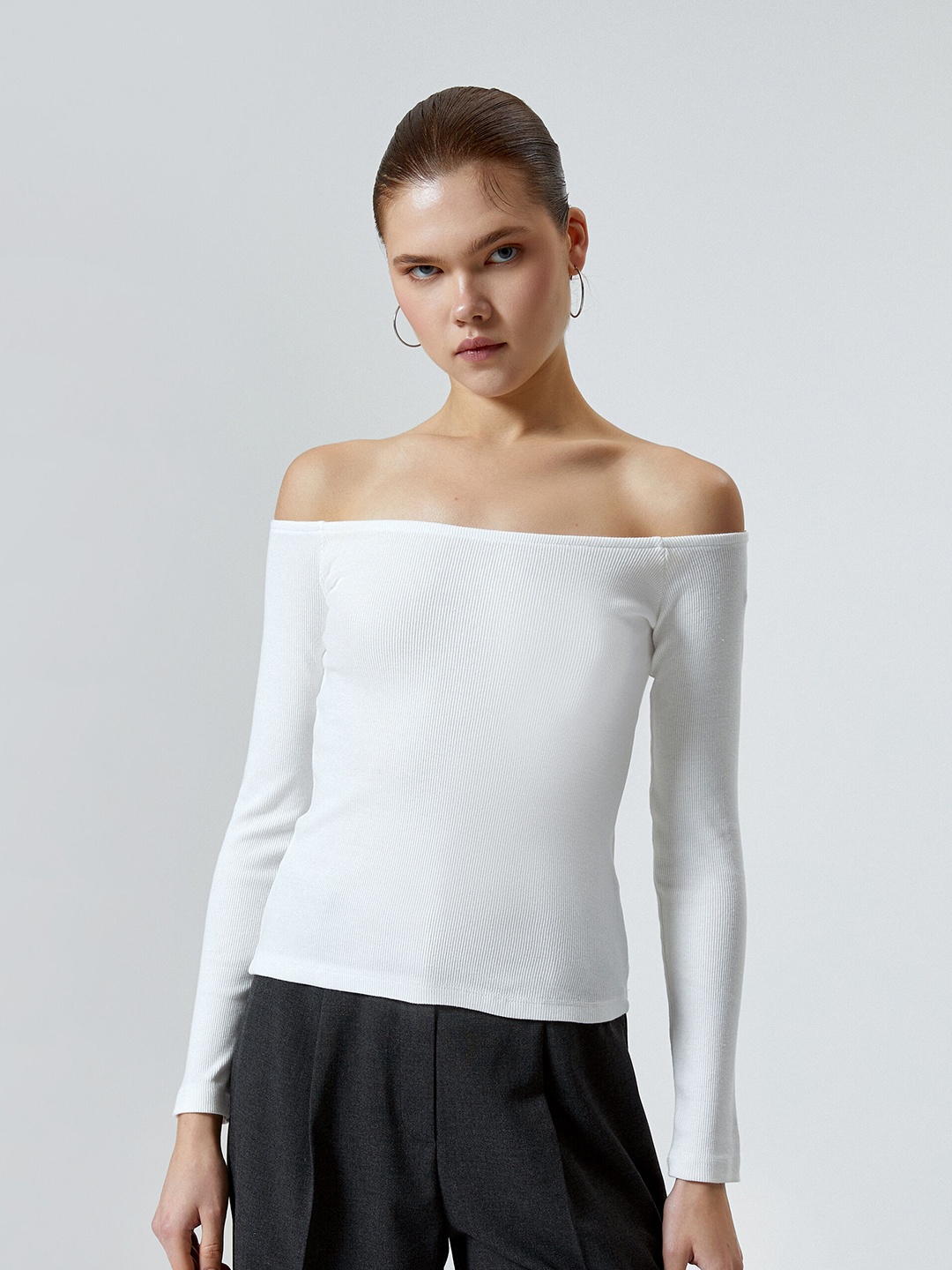 

Koton Slim Fit Off Shoulder Long Sleeves Regular T-shirt, White