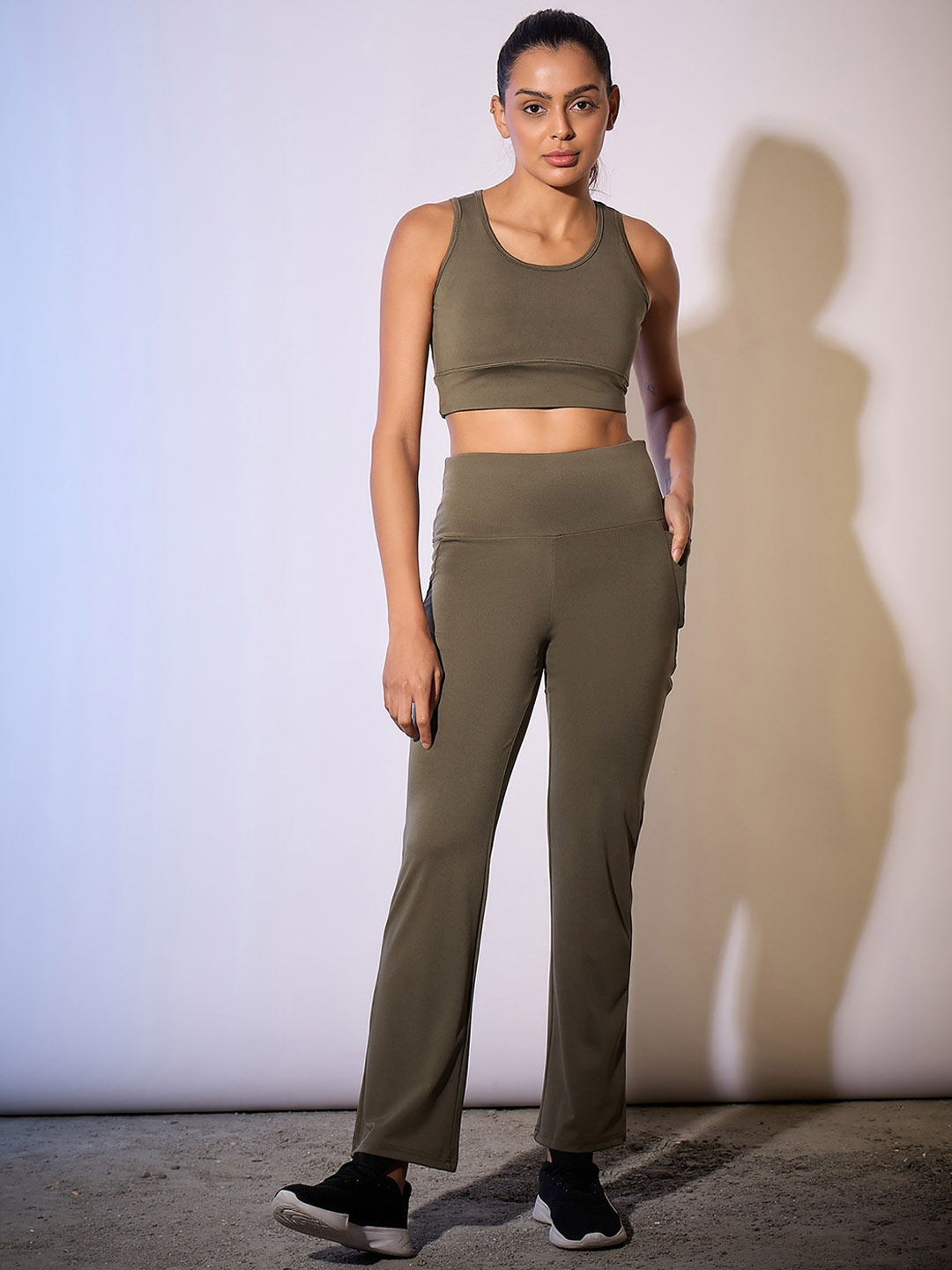 

COLOR CAPITAL Women Mid Rise Antimicrobial Flare Gym Trackpants, Khaki